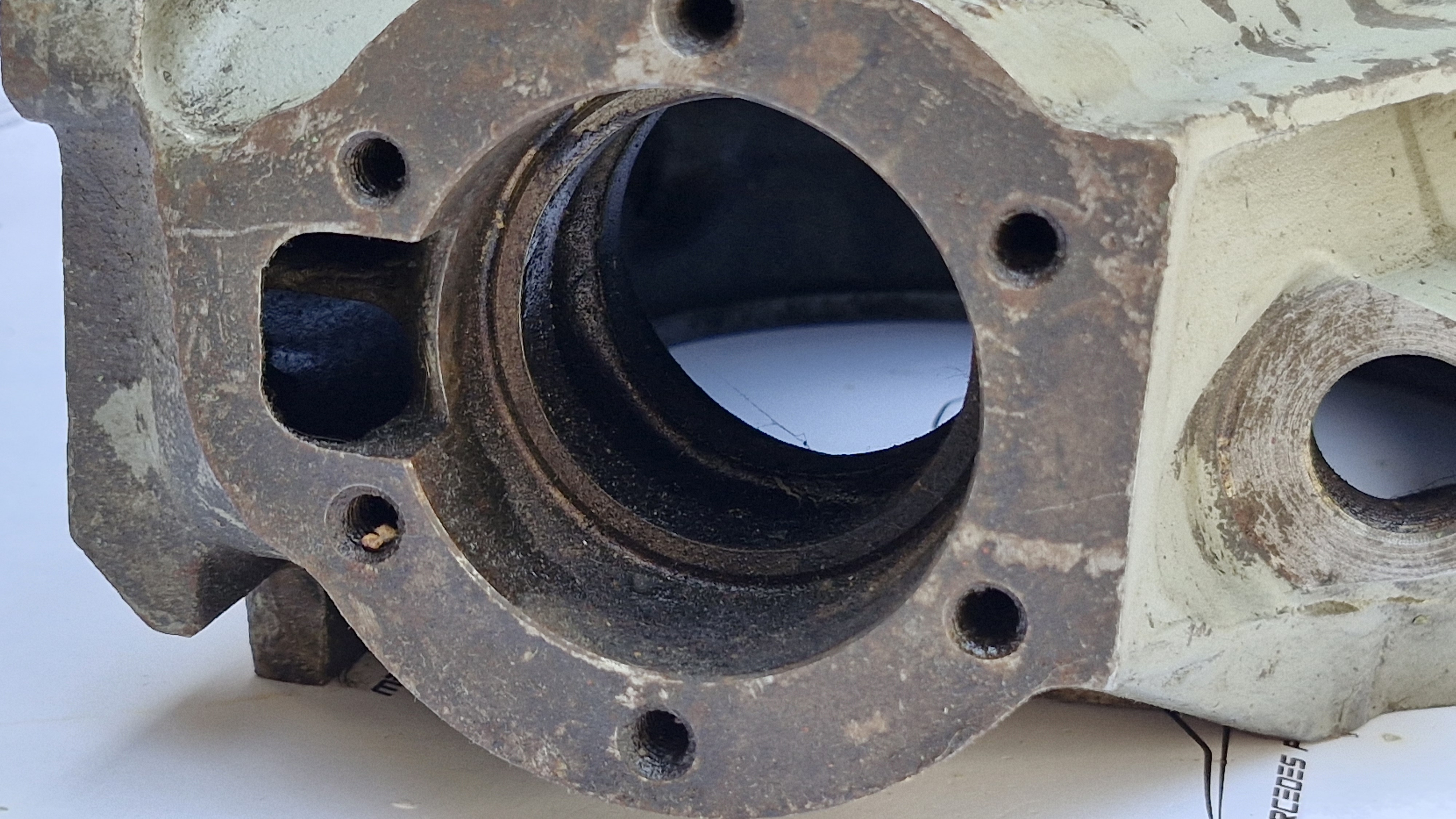 W108 W109 W111 3.5 4.5 rear axle differential housing NOS Genuine Mercedes Part W108 W109 W111 3.5 4.5 rear axle differential housing NOS Genuine Mercedes Part