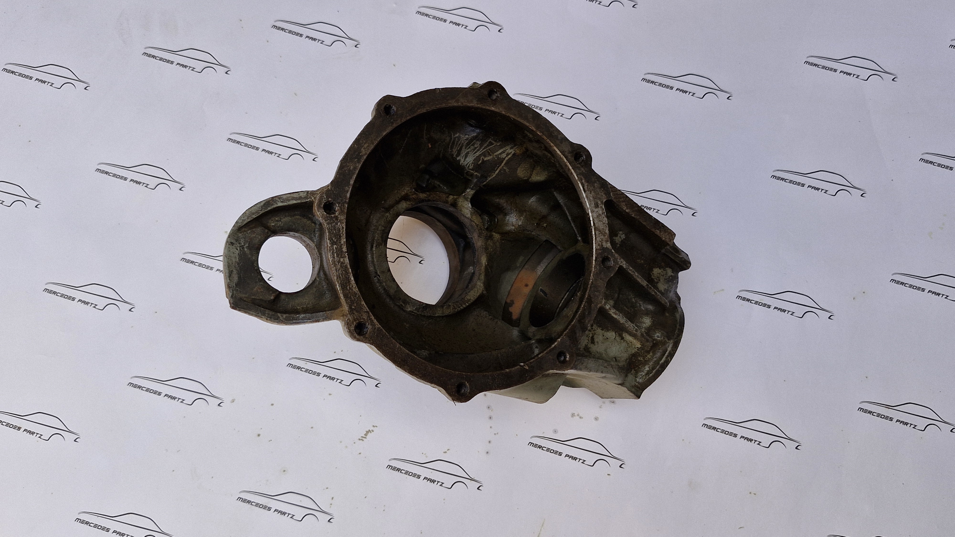 W108 W109 W111 3.5 4.5 rear axle differential housing NOS Genuine Mercedes Part W108 W109 W111 3.5 4.5 rear axle differential housing NOS Genuine Mercedes Part