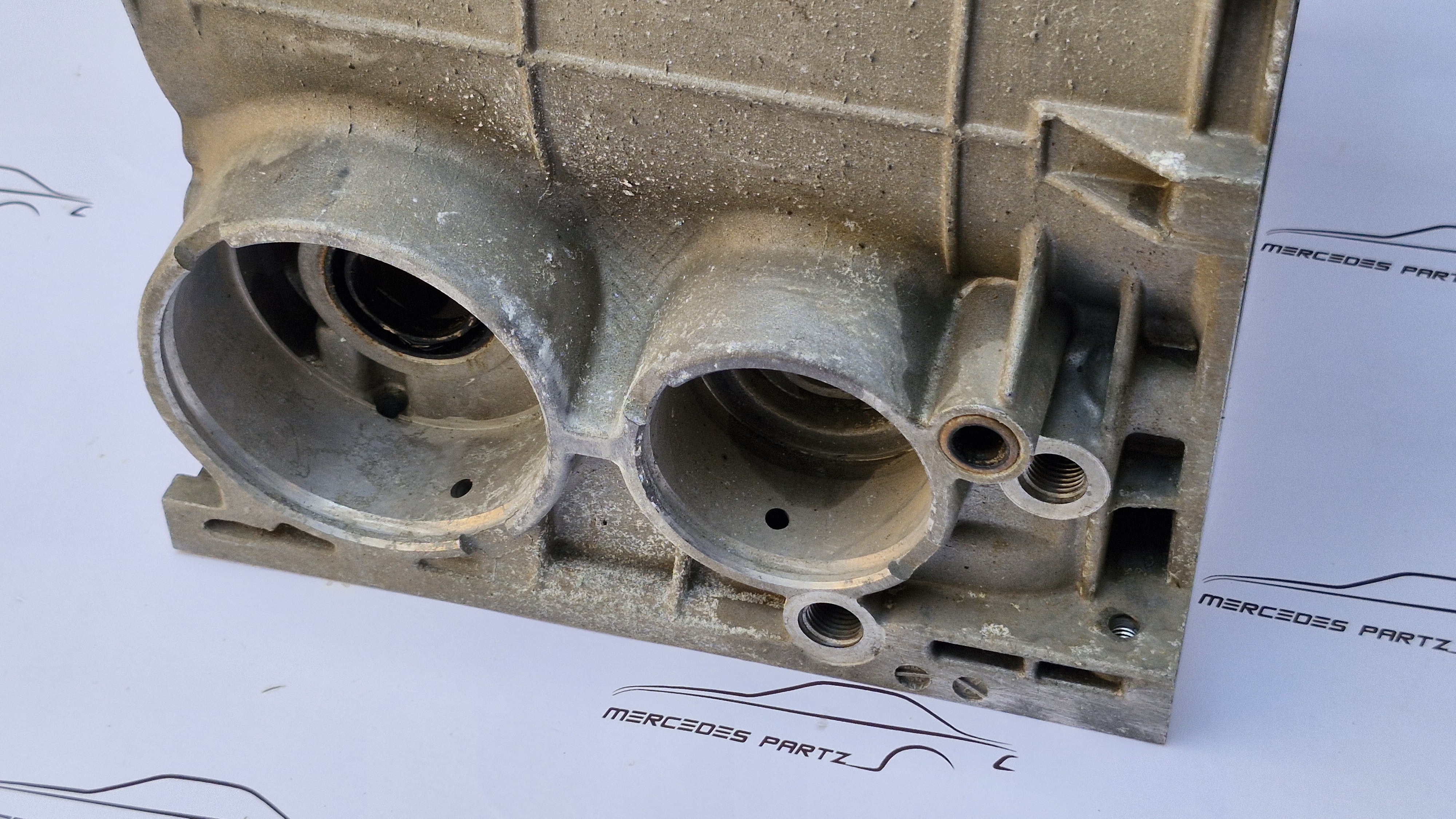 W111 W109 W108 W107 W116 280 350 450 automatic transmission housing NOS A1152707711 Genuine Mercedes Part W111 W109 W108 W107 W116 280 350 450 automatic transmission housing NOS A1152707711 Genuine Mercedes Part