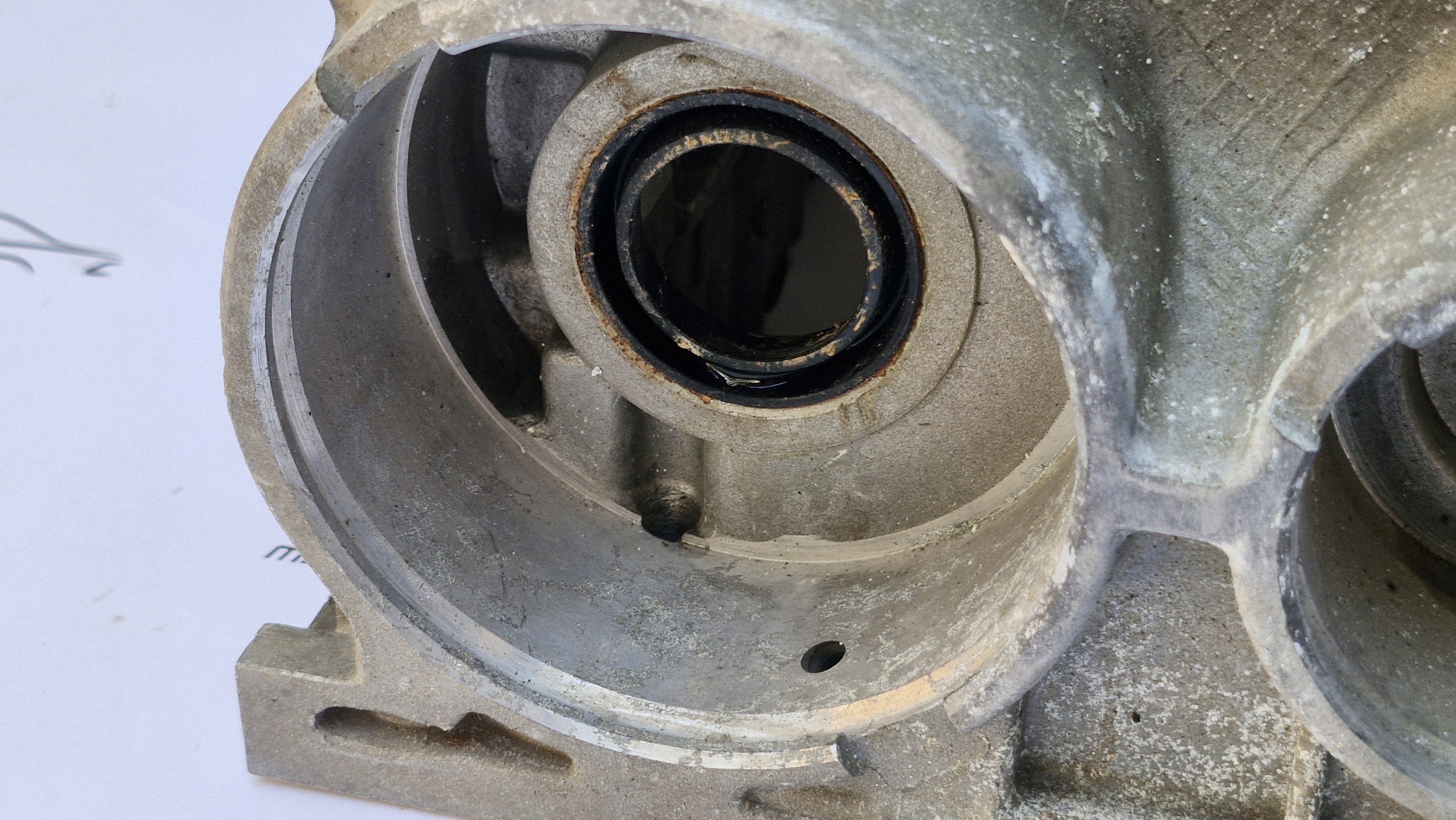 W111 W109 W108 W107 W116 280 350 450 automatic transmission housing NOS A1152707711 Genuine Mercedes Part W111 W109 W108 W107 W116 280 350 450 automatic transmission housing NOS A1152707711 Genuine Mercedes Part