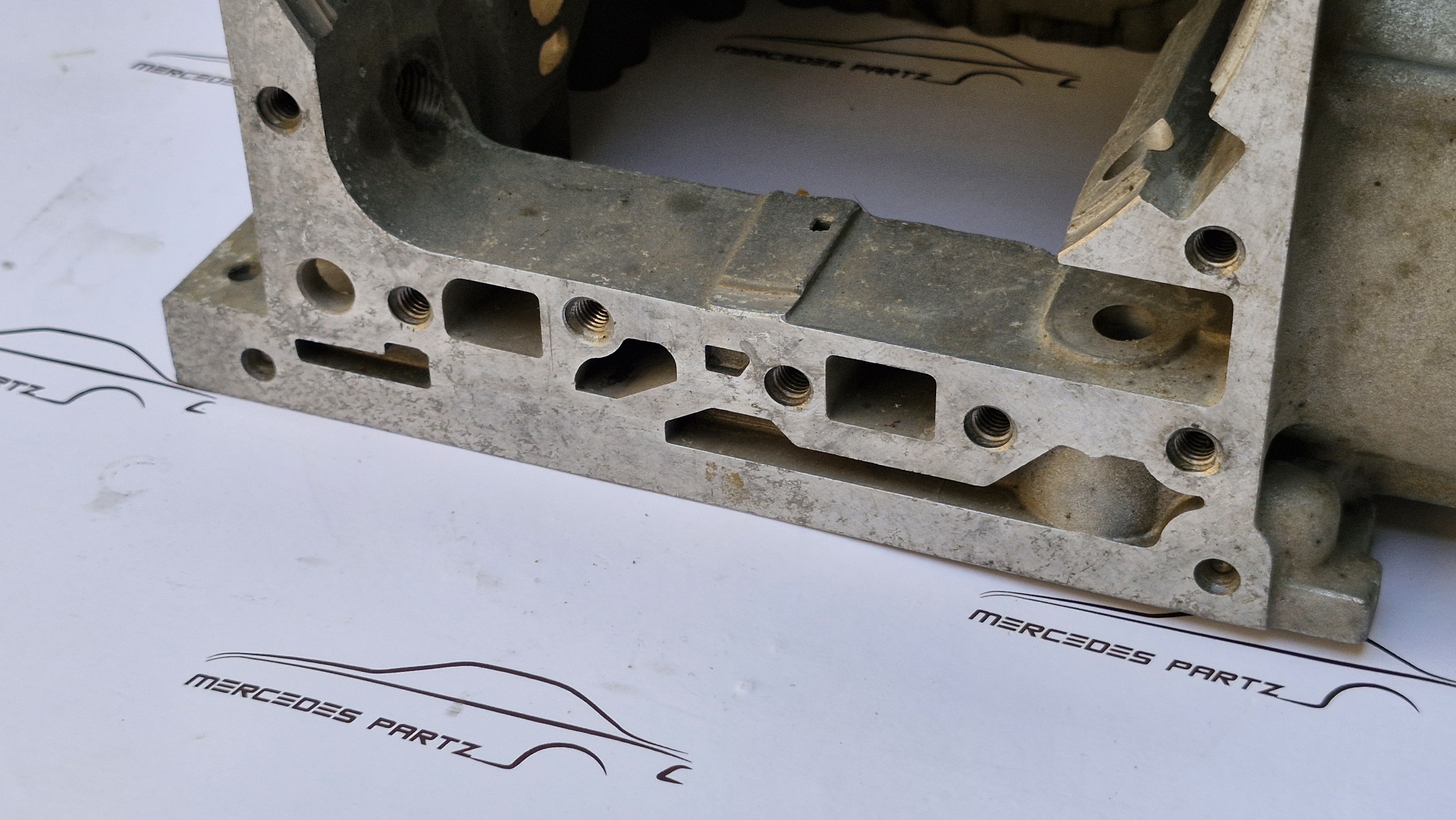 W111 W109 W108 W107 W116 280 350 450 automatic transmission housing NOS A1152707711 Genuine Mercedes Part W111 W109 W108 W107 W116 280 350 450 automatic transmission housing NOS A1152707711 Genuine Mercedes Part