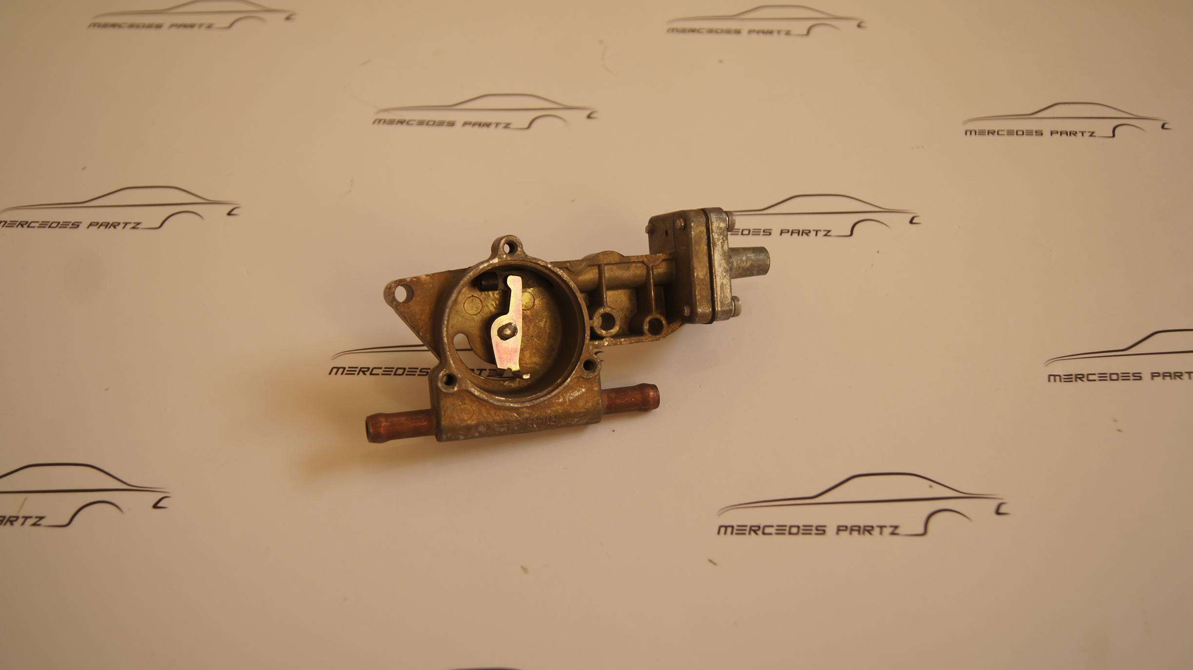 M110 M123 solex 4A1 carburetor choke housing Genuine Mercedes Part M110 M123 solex 4A1 carburetor choke housing Genuine Mercedes Part