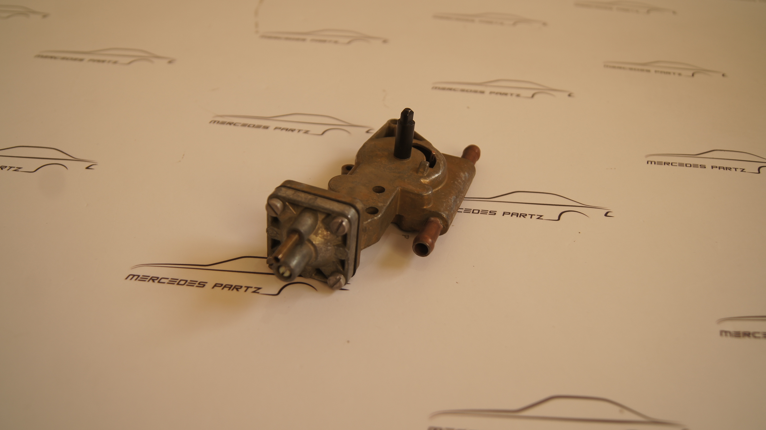 M110 M123 solex 4A1 carburetor choke housing Genuine Mercedes Part M110 M123 solex 4A1 carburetor choke housing Genuine Mercedes Part