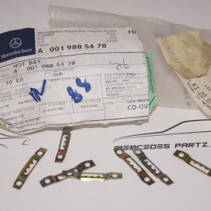 W100 W111 W112 W113 W114 window clip NOS Genuine Mercedes Part