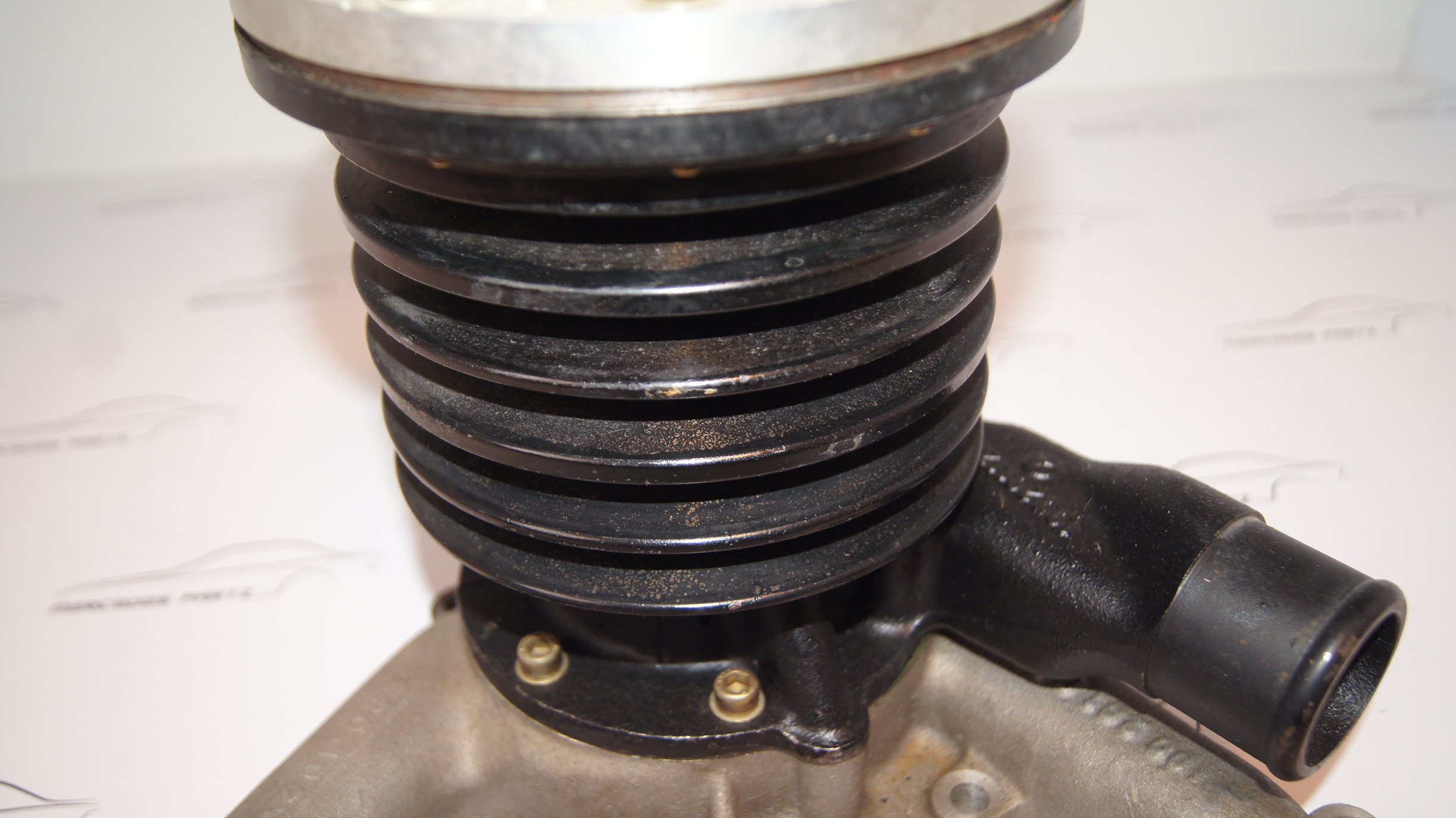 Mercedes-Benz W100 600 / Pullman M100 980 5 belt water pump NOS Genuine Mercedes Part Mercedes-Benz W100 600 / Pullman M100 980 5 belt water pump NOS Genuine Mercedes Part