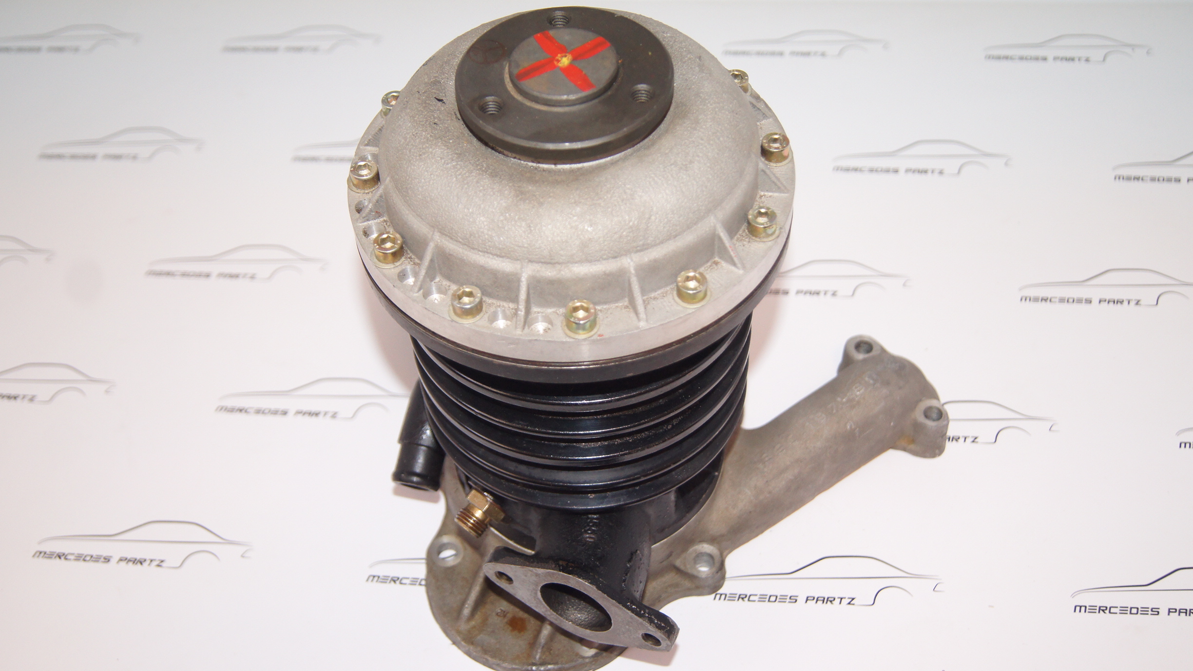 Mercedes-Benz W100 600 / Pullman M100 980 5 belt water pump NOS Genuine Mercedes Part Mercedes-Benz W100 600 / Pullman M100 980 5 belt water pump NOS Genuine Mercedes Part