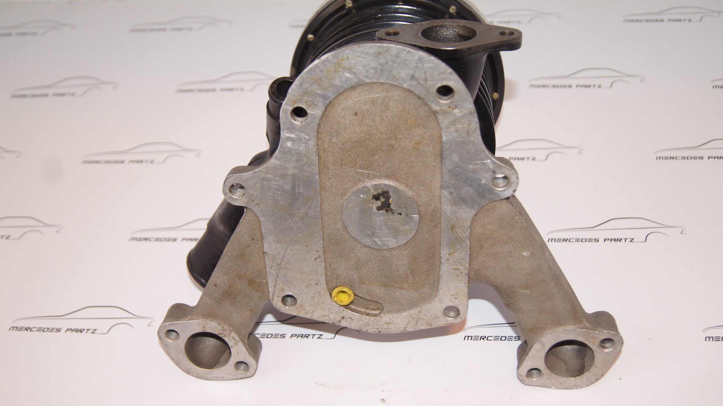 Mercedes-Benz W100 600 / Pullman M100 980 5 belt water pump NOS Genuine Mercedes Part Mercedes-Benz W100 600 / Pullman M100 980 5 belt water pump NOS Genuine Mercedes Part