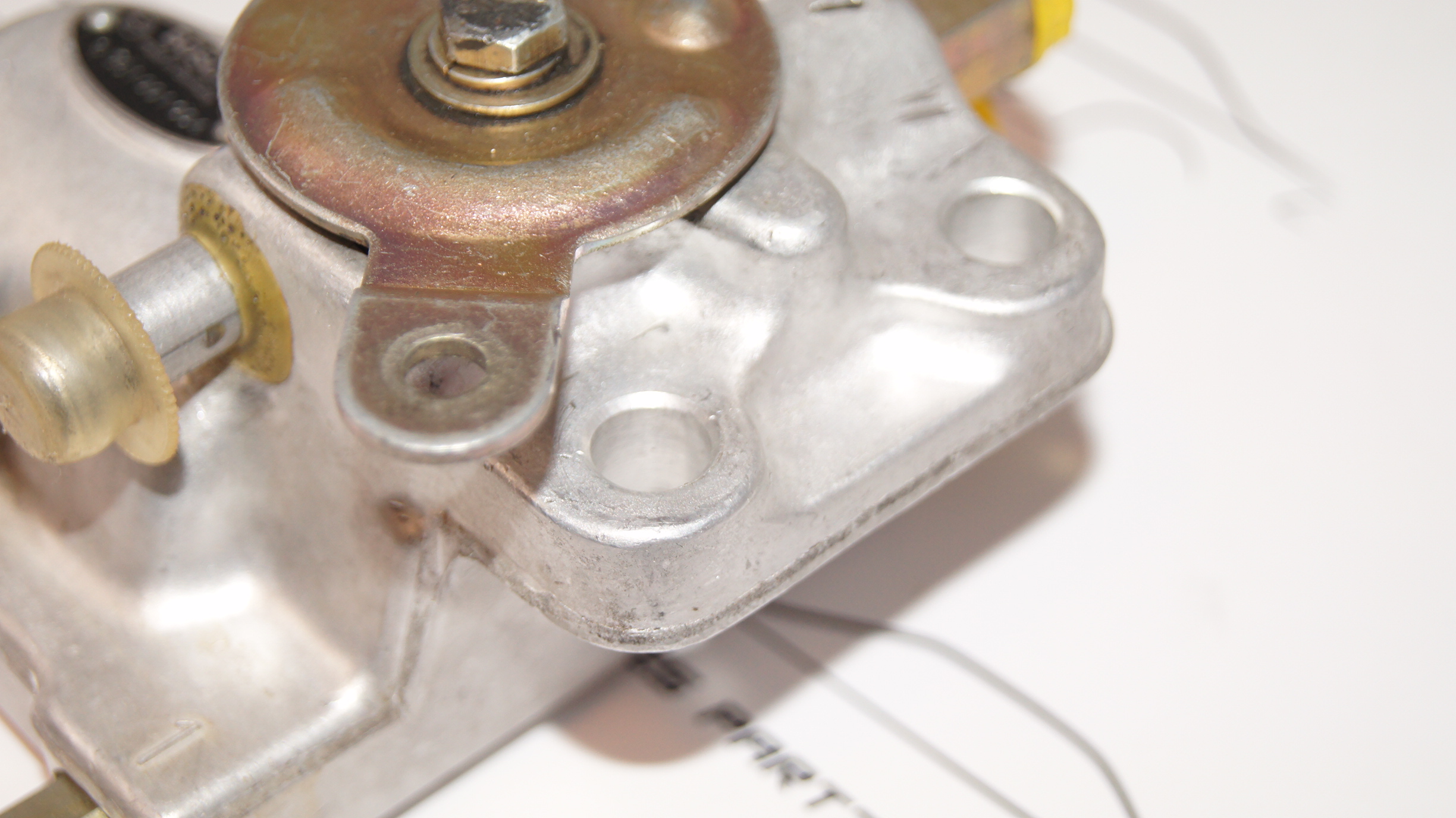 W109 300SEL suspension valve NOS Bosch W109 300SEL suspension valve NOS Bosch