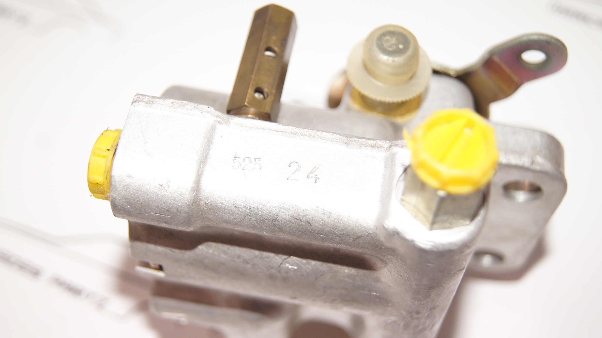 W109 300SEL suspension valve NOS Bosch W109 300SEL suspension valve NOS Bosch