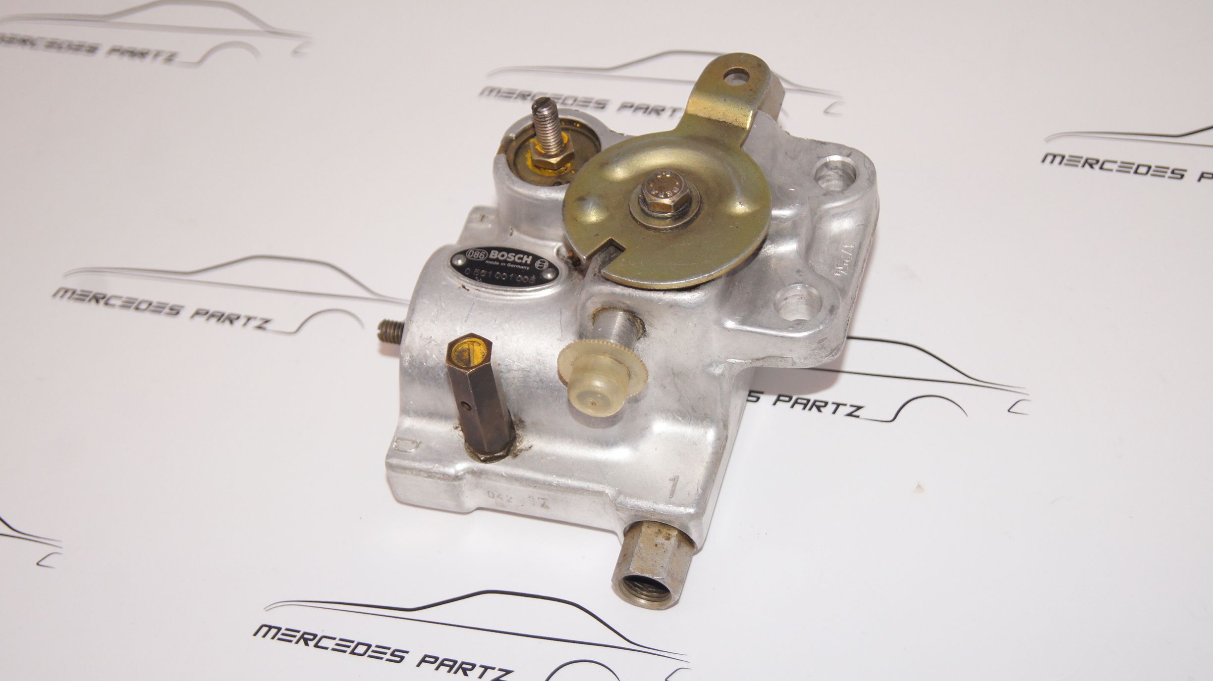 Mercedes-Benz W100 600 / Pullman height control valve unit NOS Bosch Mercedes-Benz W100 600 / Pullman height control valve unit NOS Bosch