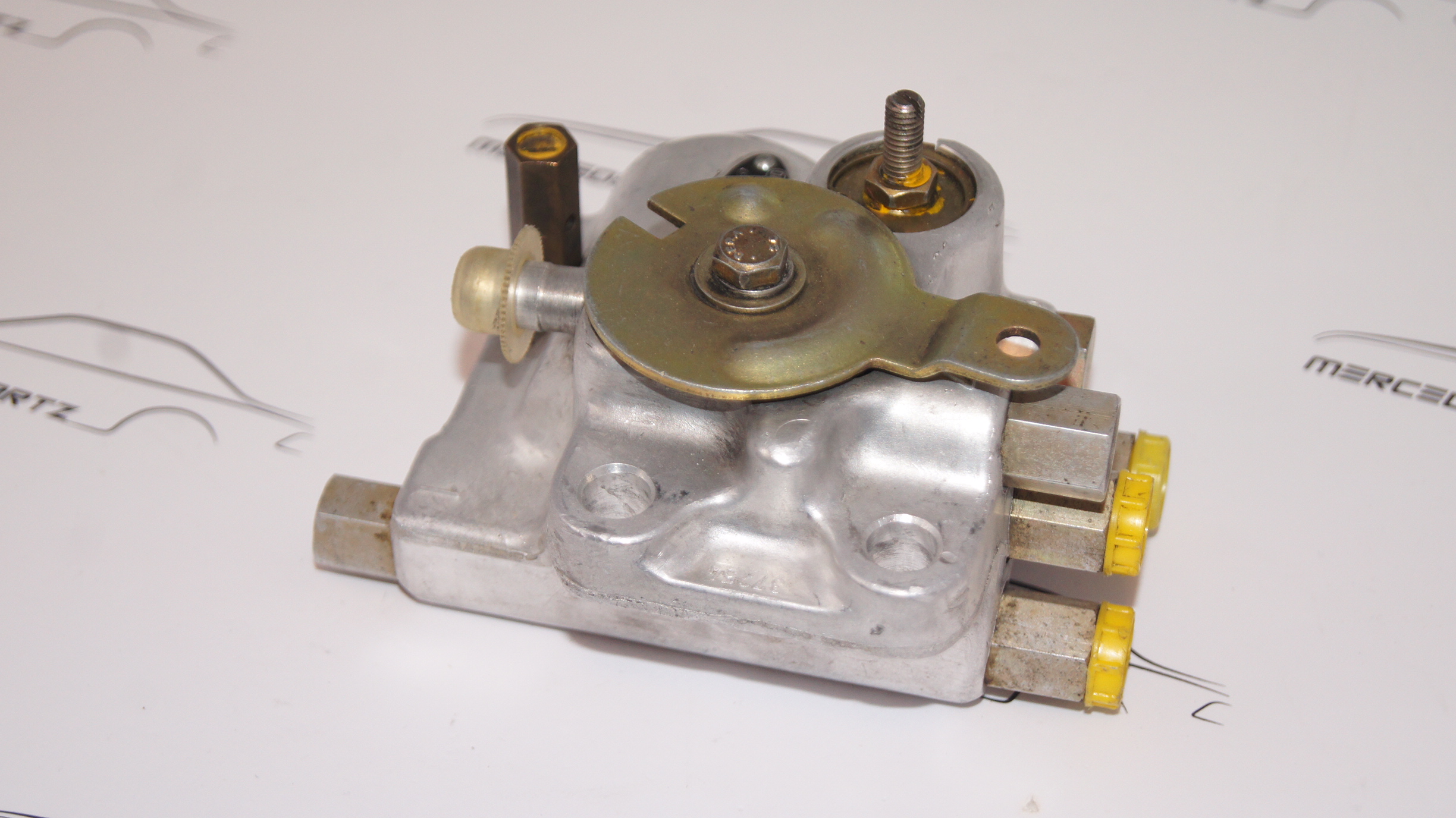 Mercedes-Benz W100 600 / Pullman height control valve unit NOS Bosch Mercedes-Benz W100 600 / Pullman height control valve unit NOS Bosch