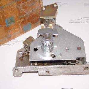 Mercedes-Benz W100 600 / Pullman trunk lid lock without key NOS BOMORO Mercedes-Benz W100 600 / Pullman trunk lid lock without key NOS BOMORO