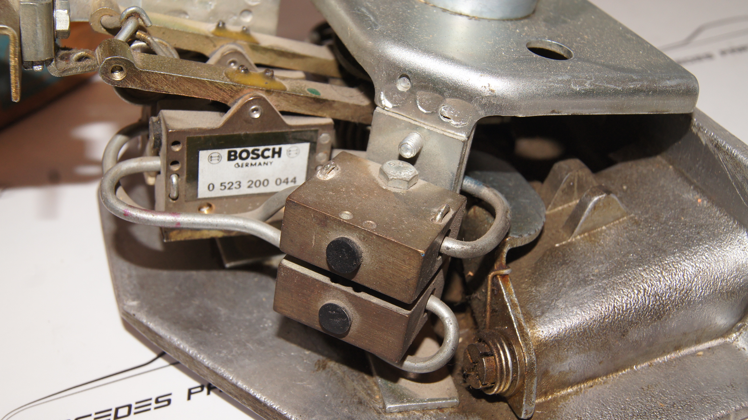 Mercedes-Benz W100 600 / Pullman trunk lid lock without key NOS BOMORO Mercedes-Benz W100 600 / Pullman trunk lid lock without key NOS BOMORO