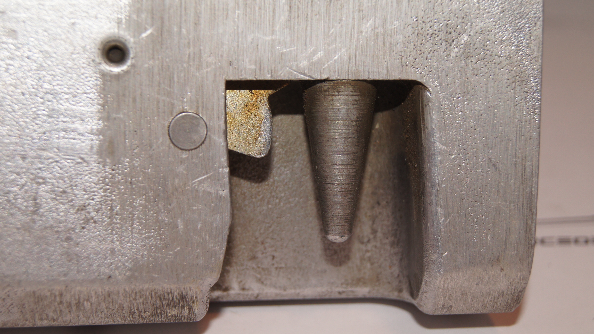 Mercedes-Benz W100 600 / Pullman trunk lid lock without key NOS BOMORO Mercedes-Benz W100 600 / Pullman trunk lid lock without key NOS BOMORO