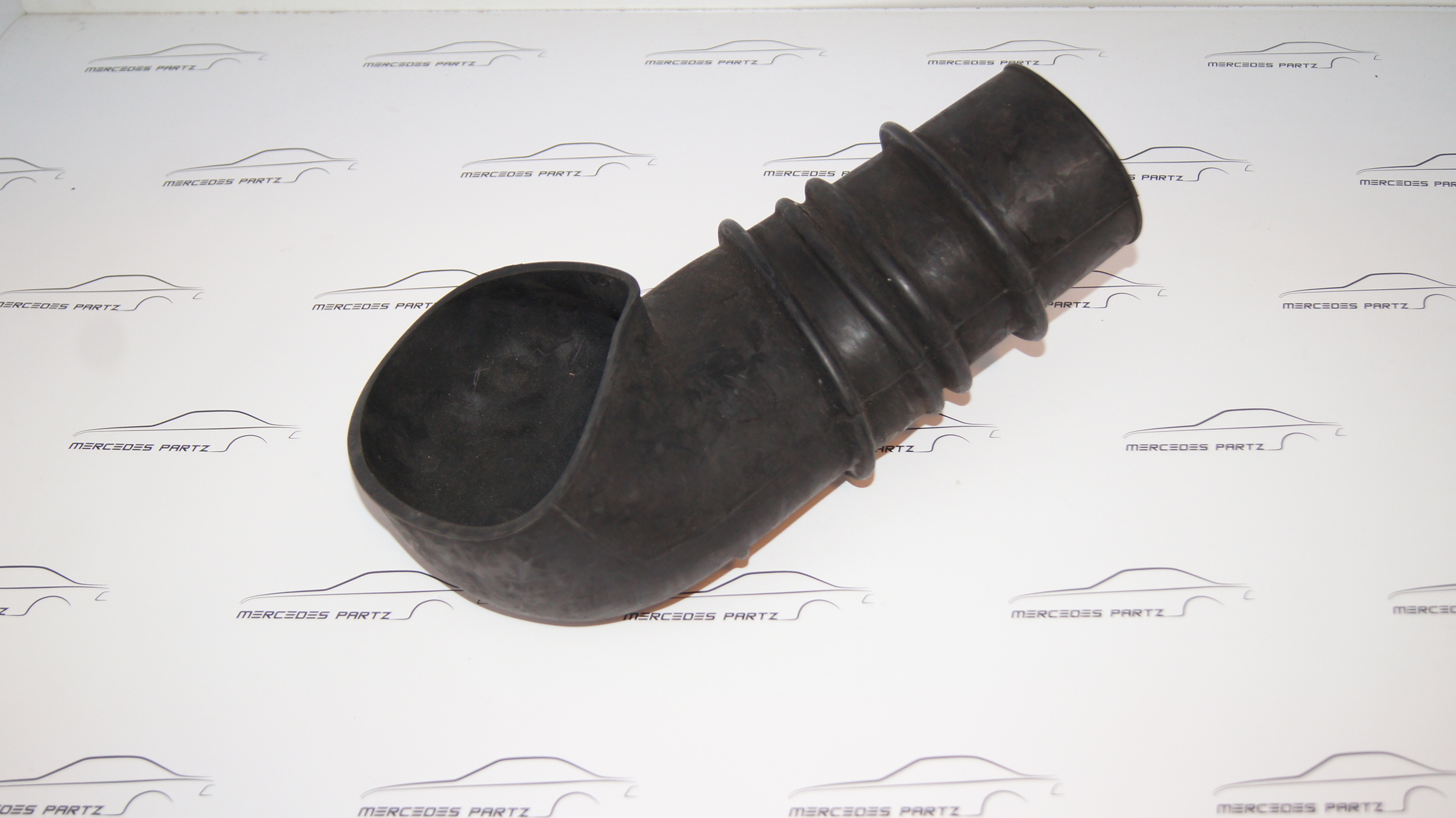 Mercedes-Benz M100.980 981 982 983 Intake pipe socket scoop NOS Genuine Mercedes Part Mercedes-Benz M100.980 981 982 983 Intake pipe socket scoop NOS Genuine Mercedes Part