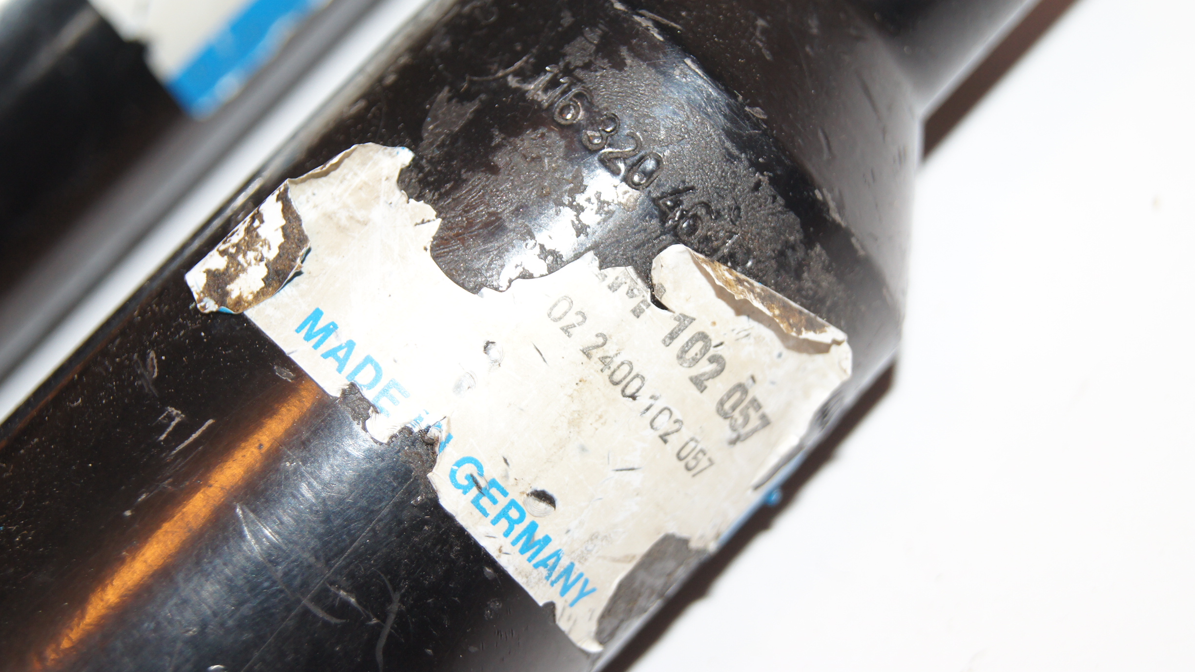 W126 W116 rear hydropneumatic spring legs **pair** USED priced as pair Genuine Mercedes Part W126 W116 rear hydropneumatic spring legs **pair** USED priced as pair Genuine Mercedes Part