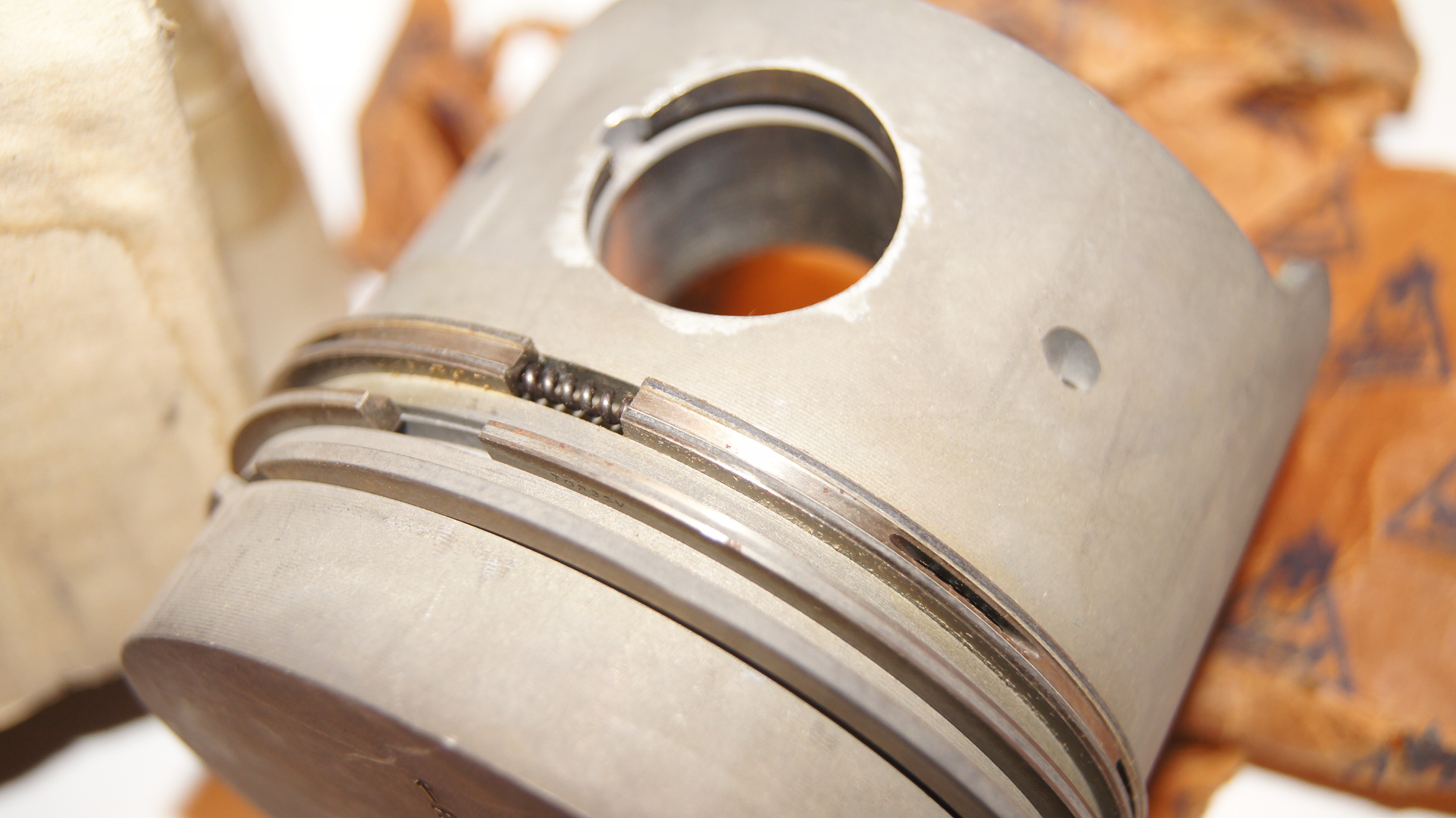 Mercedes-Benz M108 M114 M129 piston set STD 81.985mm 82.00mm NURAL NEW NOS M108 Mercedes-Benz M108 M114 M129 piston set STD 81.985mm 82.00mm NURAL NEW NOS M108