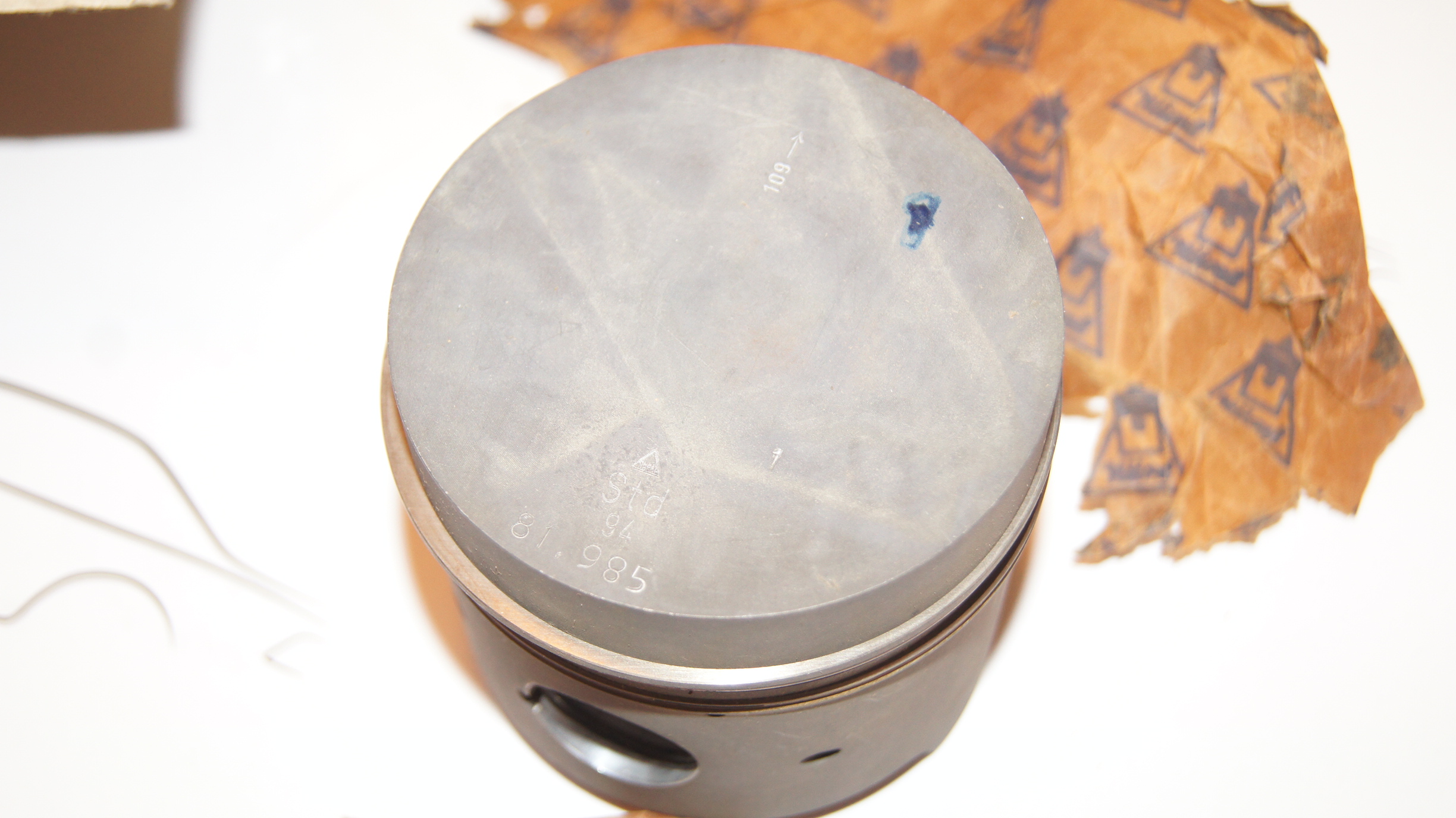 Mercedes-Benz M108 M114 M129 piston set STD 81.985mm 82.00mm NURAL NEW NOS M108 Mercedes-Benz M108 M114 M129 piston set STD 81.985mm 82.00mm NURAL NEW NOS M108