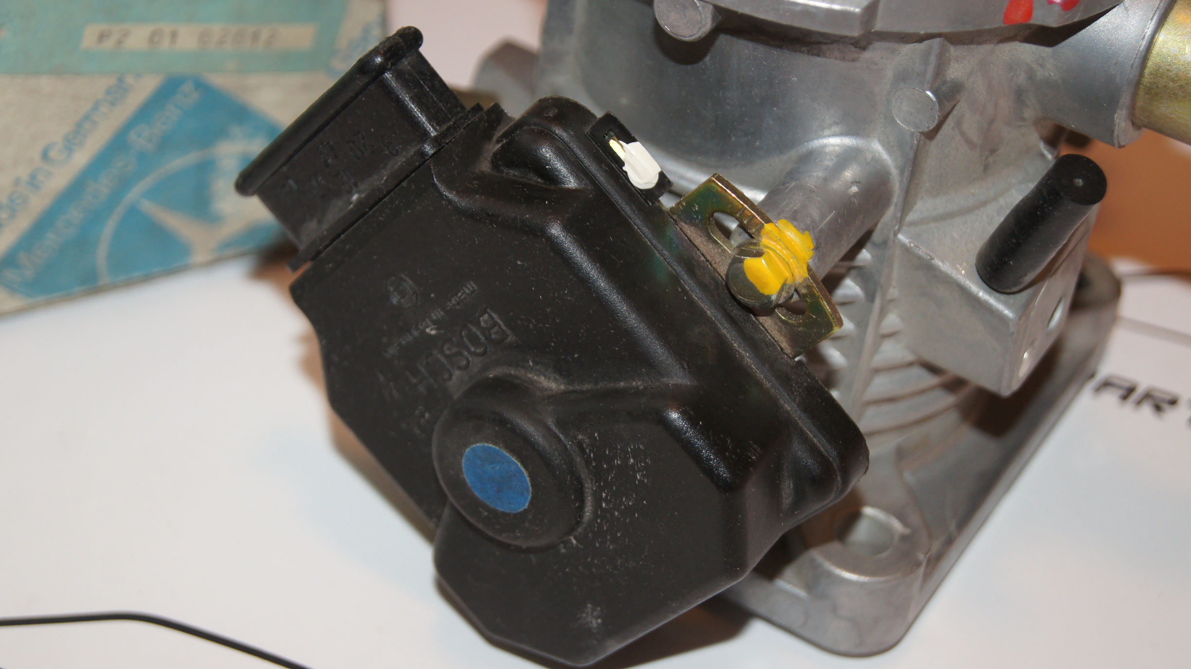 Mercedes-Benz M117 450 SL SLC SE SEL 280SE 4.5 D-Jetronic throttle body NOS Genuine Mercedes Part Mercedes-Benz M117 450 SL SLC SE SEL 280SE 4.5 D-Jetronic throttle body NOS Genuine Mercedes Part