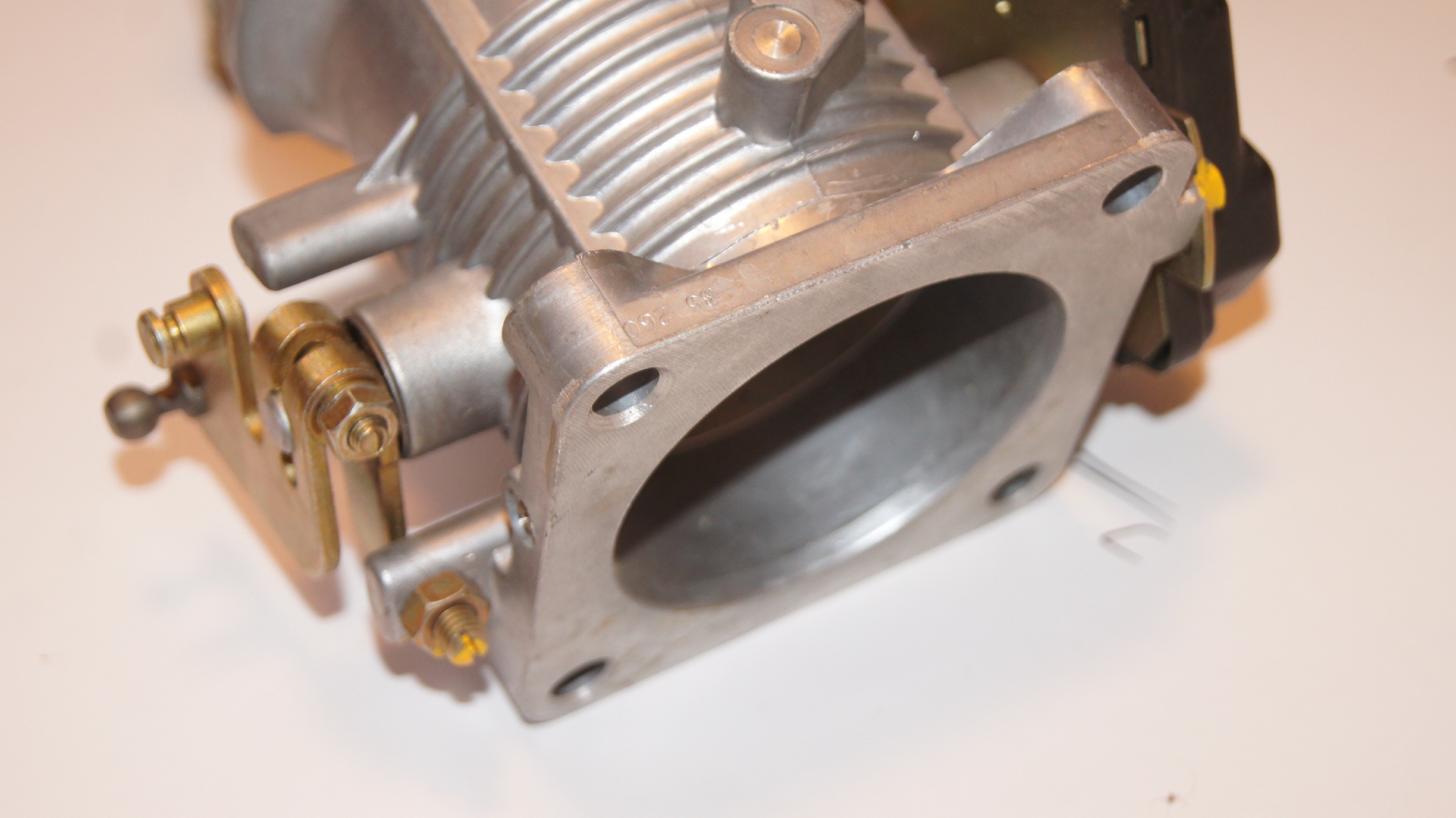 Mercedes-Benz M117 450 SL SLC SE SEL 280SE 4.5 D-Jetronic throttle body NOS Genuine Mercedes Part Mercedes-Benz M117 450 SL SLC SE SEL 280SE 4.5 D-Jetronic throttle body NOS Genuine Mercedes Part