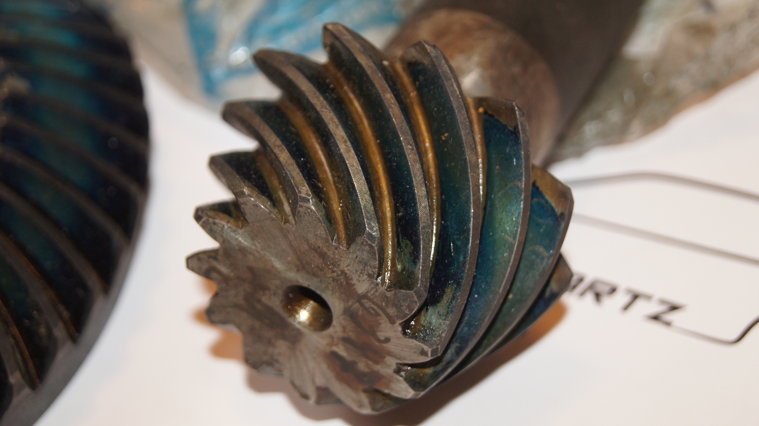 W113 W112 W111 W109 rear axle differential crown wheel ring gear and drive pinion 4.08 ratio NEW NOS Genuine Mercedes Part W113 W112 W111 W109 rear axle differential crown wheel ring gear and drive pinion 4.08 ratio NEW NOS Genuine Mercedes Part