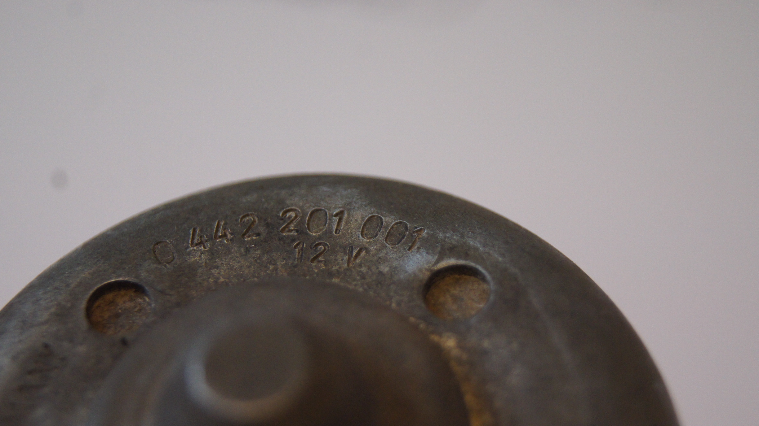 Fuel Pump for Mercedes W100 ,W111, W113, W108 / Aston-Martin DBS Short Version USED requires an overhaul Bosch Fuel Pump for Mercedes W100 ,W111, W113, W108 / Aston-Martin DBS Short Version USED requires an overhaul Bosch