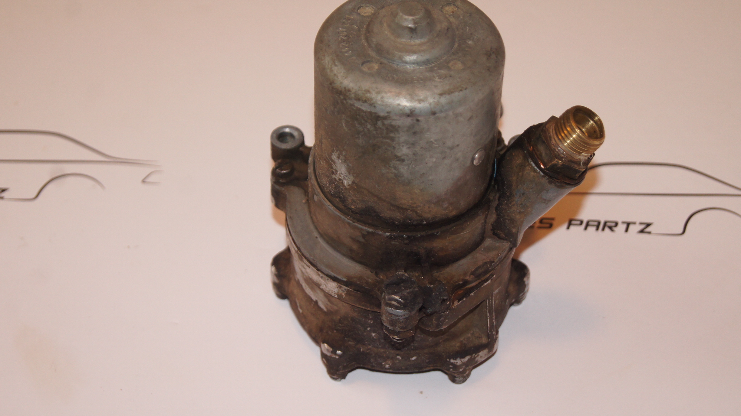 Fuel Pump for Mercedes W100 ,W111, W113, W108 / Aston-Martin DBS Short Version USED requires an overhaul Bosch Fuel Pump for Mercedes W100 ,W111, W113, W108 / Aston-Martin DBS Short Version USED requires an overhaul Bosch