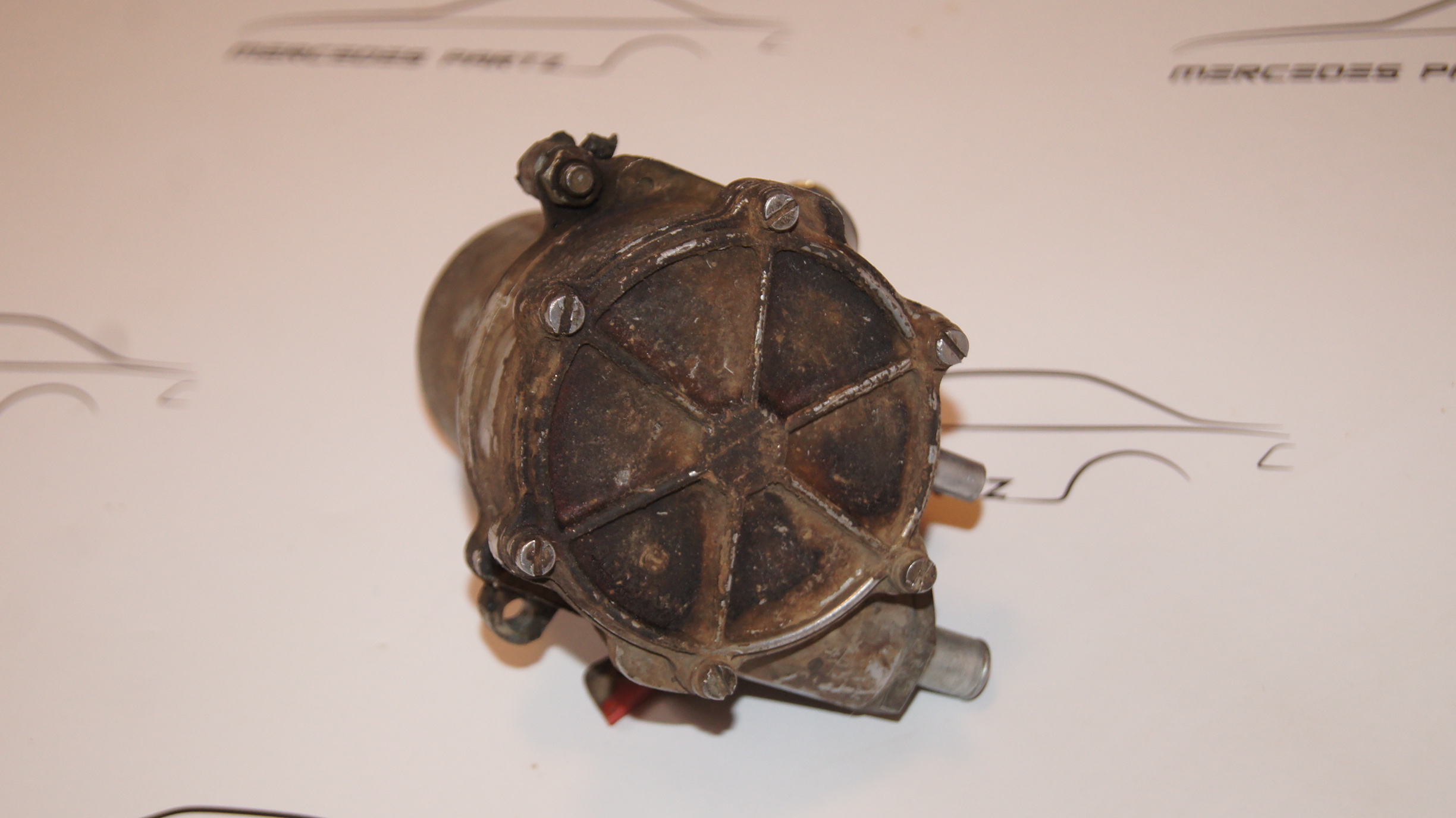 Fuel Pump for Mercedes W100 ,W111, W113, W108 / Aston-Martin DBS Short Version USED requires an overhaul Bosch Fuel Pump for Mercedes W100 ,W111, W113, W108 / Aston-Martin DBS Short Version USED requires an overhaul Bosch