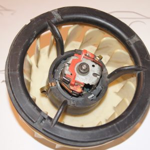 309 heater fan blower motor , plastic has a crack Bosch