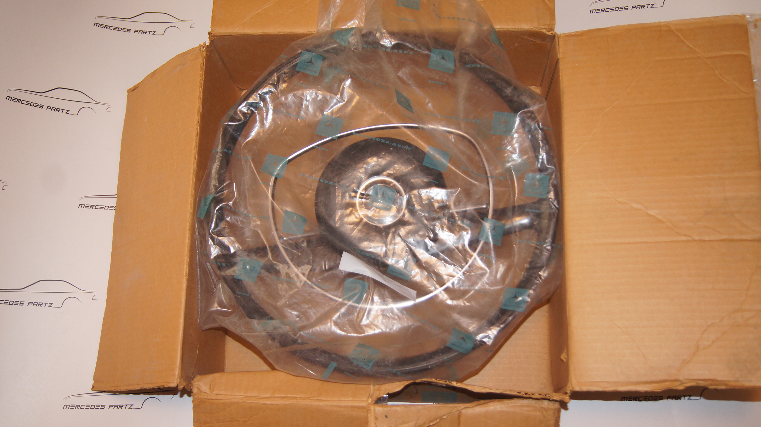 GENUINE ORIGINAL MERCEDES-BENZ W108 W109 W111 W112 W113 W114 W115 black steering wheel USED Genuine Mercedes Part GENUINE ORIGINAL MERCEDES-BENZ W108 W109 W111 W112 W113 W114 W115 black steering wheel USED Genuine Mercedes Part