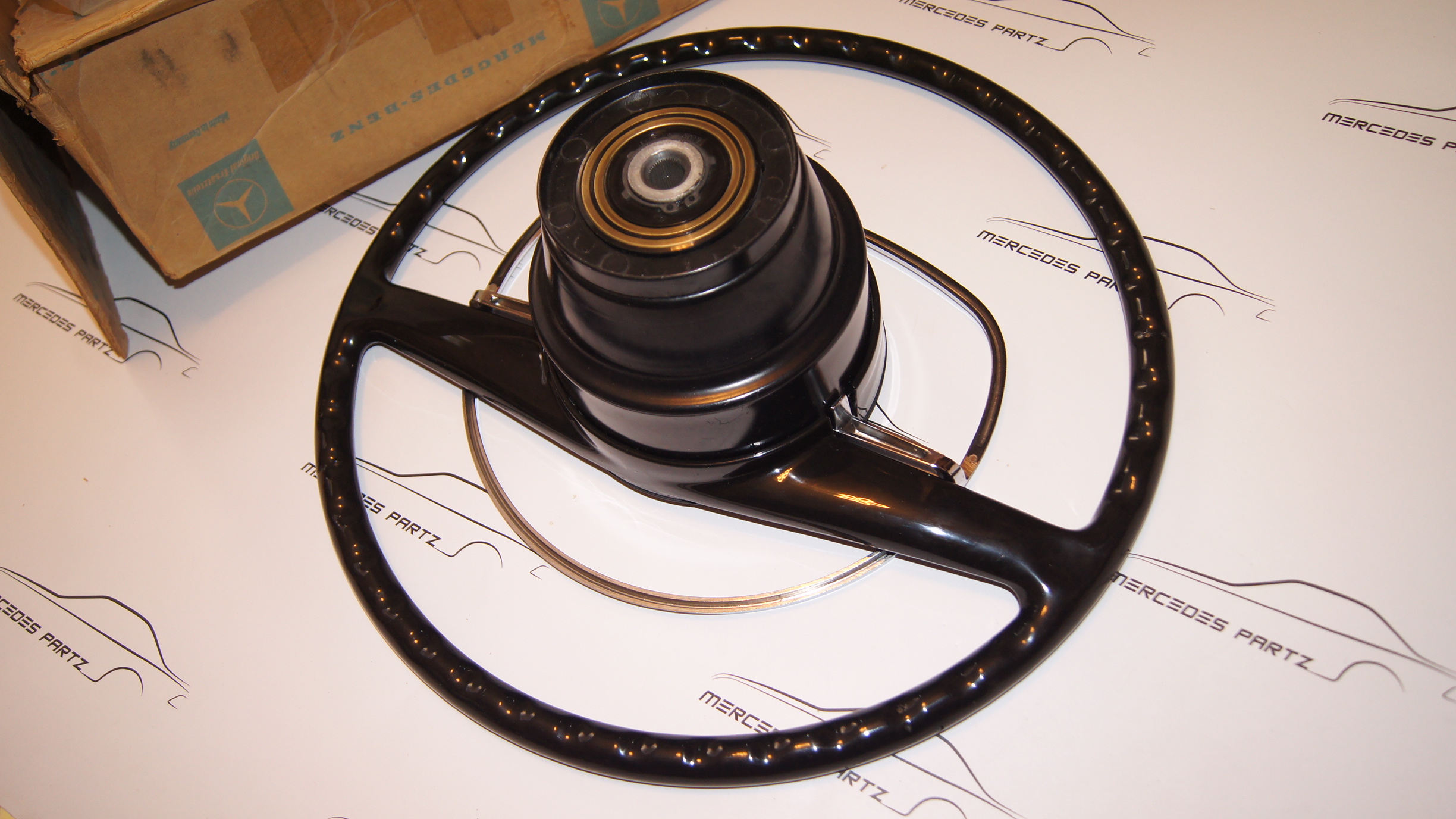 GENUINE ORIGINAL MERCEDES-BENZ W108 W109 W111 W112 W113 W114 W115 black steering wheel USED Genuine Mercedes Part GENUINE ORIGINAL MERCEDES-BENZ W108 W109 W111 W112 W113 W114 W115 black steering wheel USED Genuine Mercedes Part