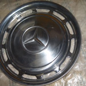 W100 W114 W115 W123 15 inch hubcap NOS A1154010424 Genuine Mercedes Part W100 W114 W115 W123 15 inch hubcap NOS A1154010424 Genuine Mercedes Part