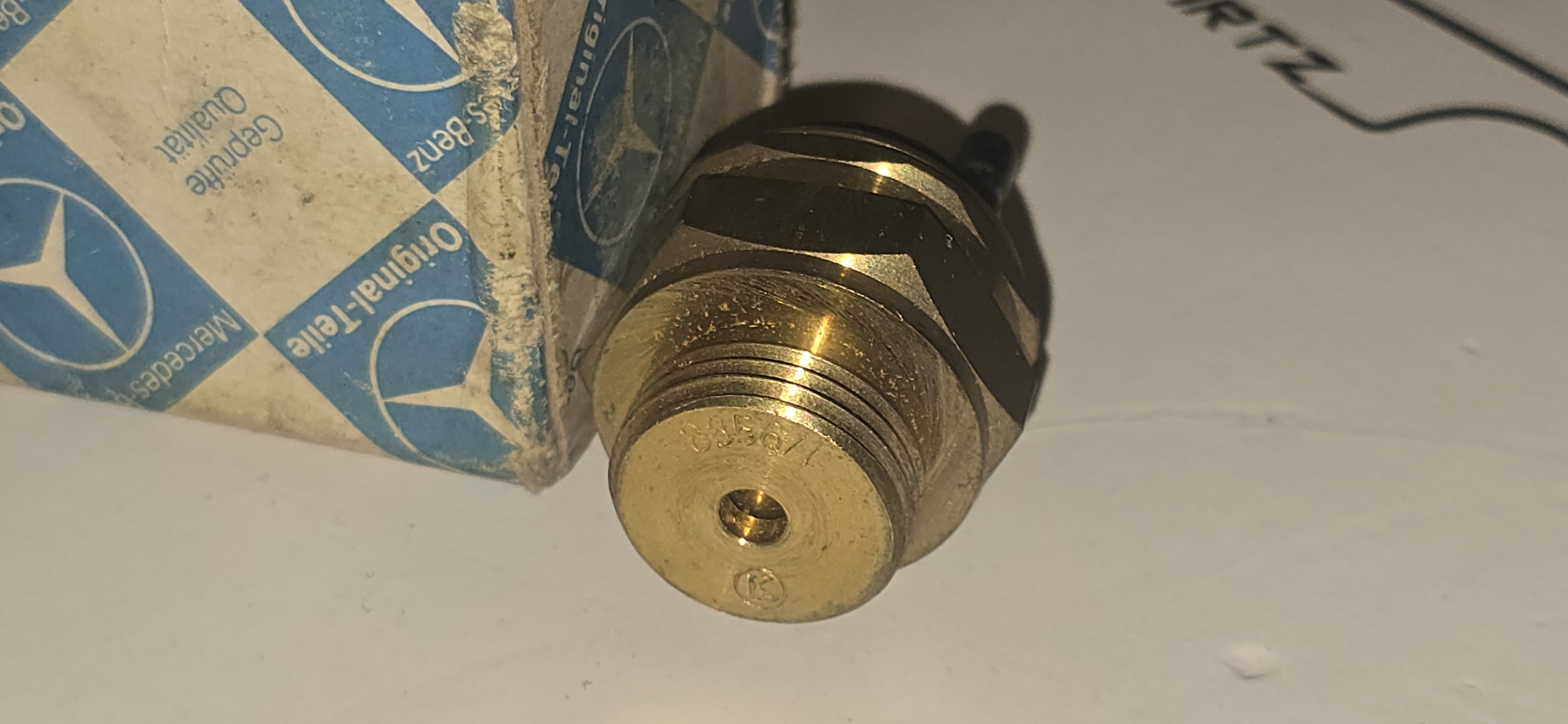 W100 W108 W109 W110 W111 W112 W113 W114 W115 kick down switch NEW NOS Genuine Mercedes Part