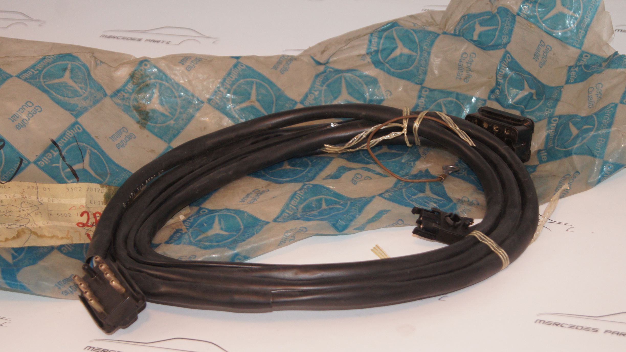 W124 4MATIC speed sender unit wiring harness NEW Genuine Mercedes Part W124 4MATIC speed sender unit wiring harness NEW Genuine Mercedes Part