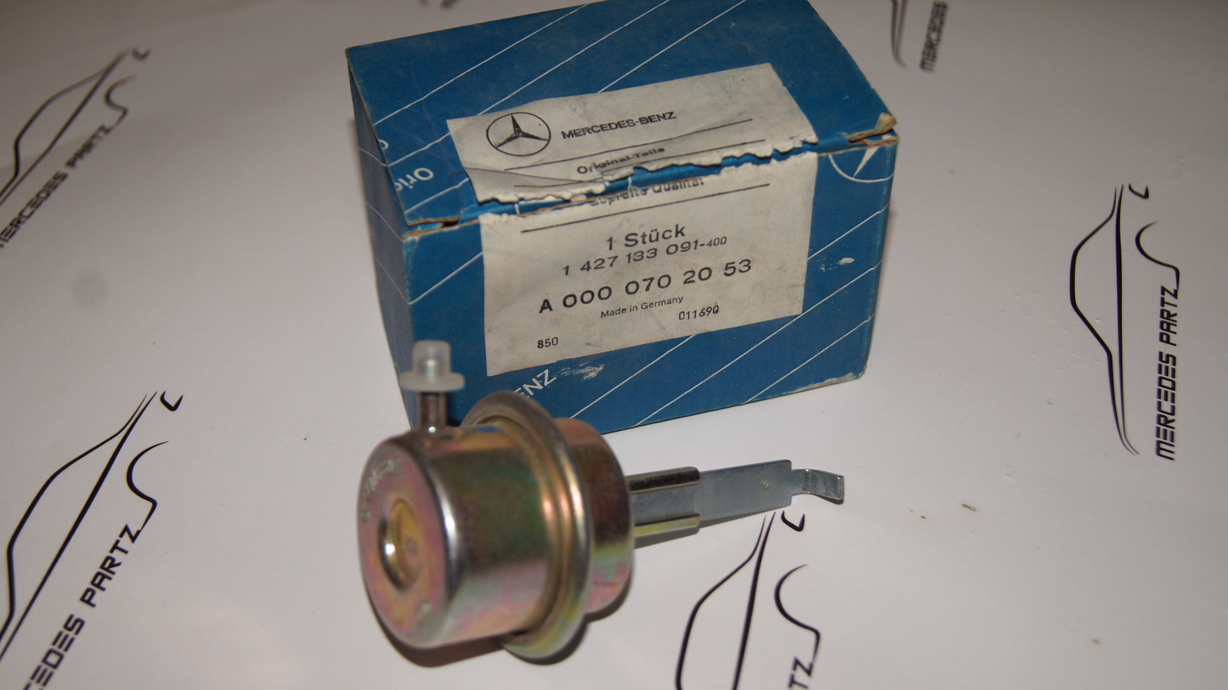 **FREE SHIPPING** OM616 OM617 injection pump controlled fuel shut off valve vacuum box NEW NOS GENUINE MERCEDES-BENZ FREE SHIPPING