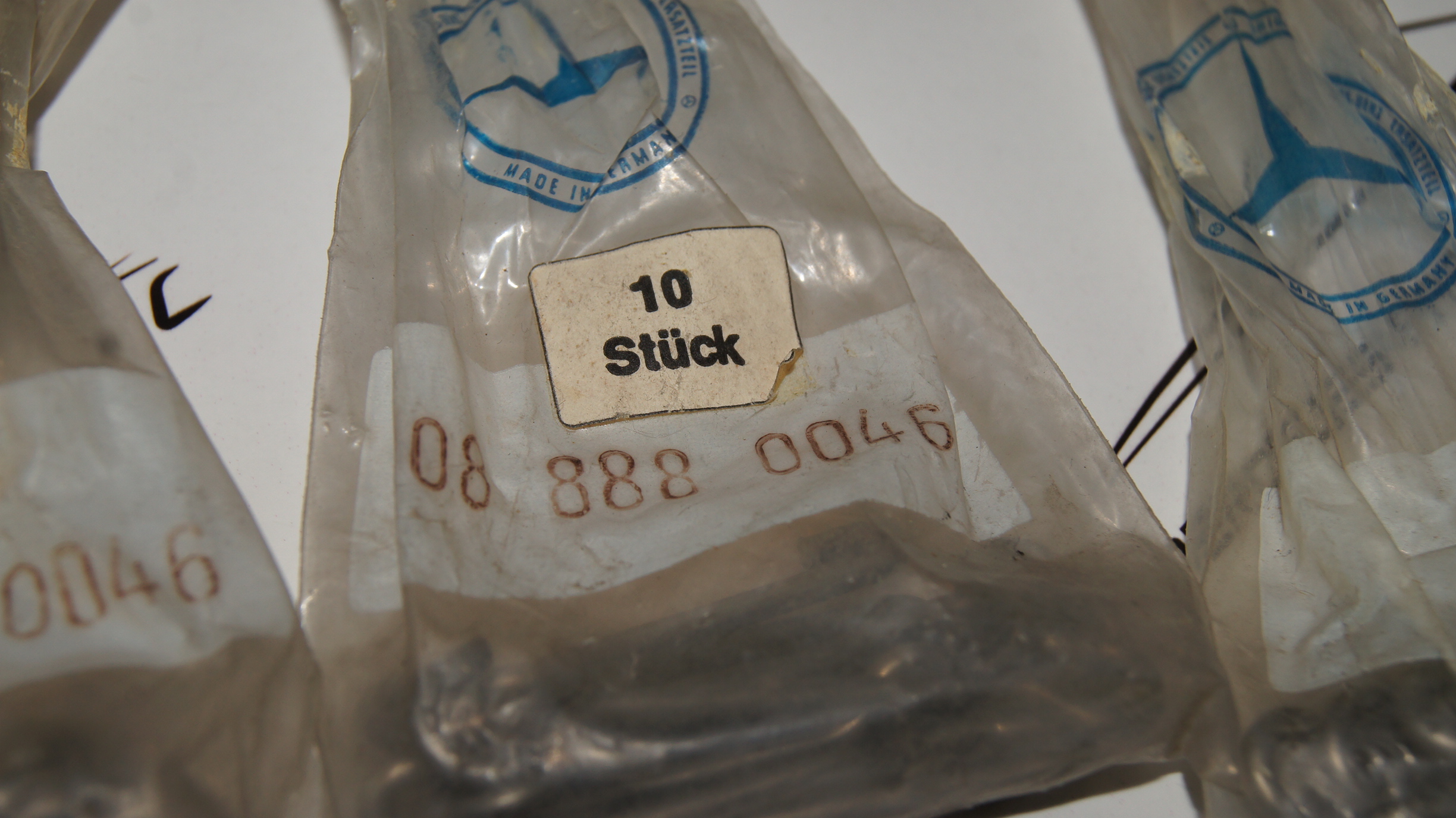 **whole sale** 100pcs of A1088880046 W100 W108 W109 W111 W114 W115 star hook Genuine Mercedes Part **whole sale** 100pcs of A1088880046 W100 W108 W109 W111 W114 W115 star hook Genuine Mercedes Part