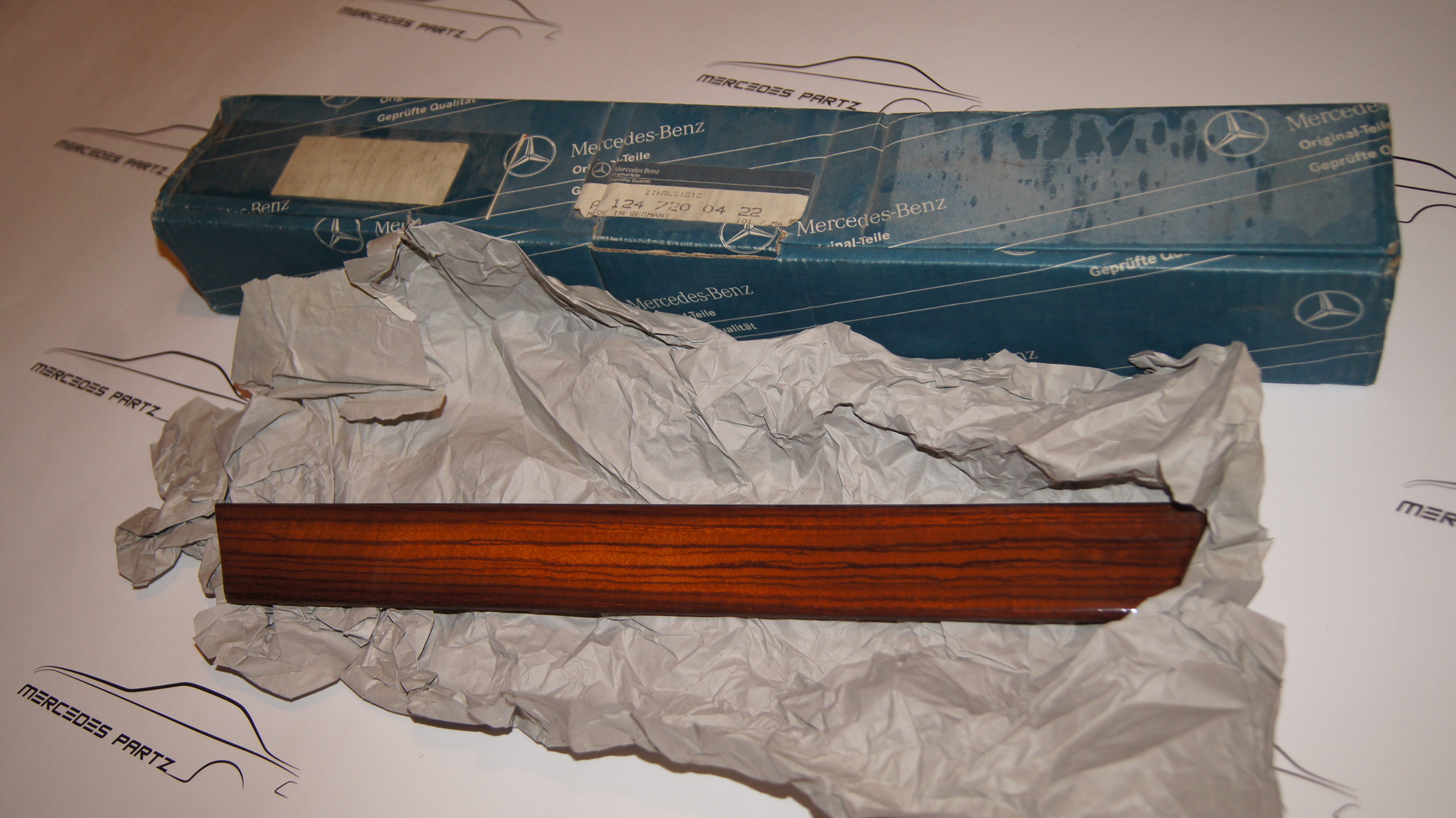 W124 right door zebrano wood garnish moulding with electrically adjustable front seat NEW NOS Genuine Mercedes Part W124 right door zebrano wood garnish moulding with electrically adjustable front seat NEW NOS Genuine Mercedes Part