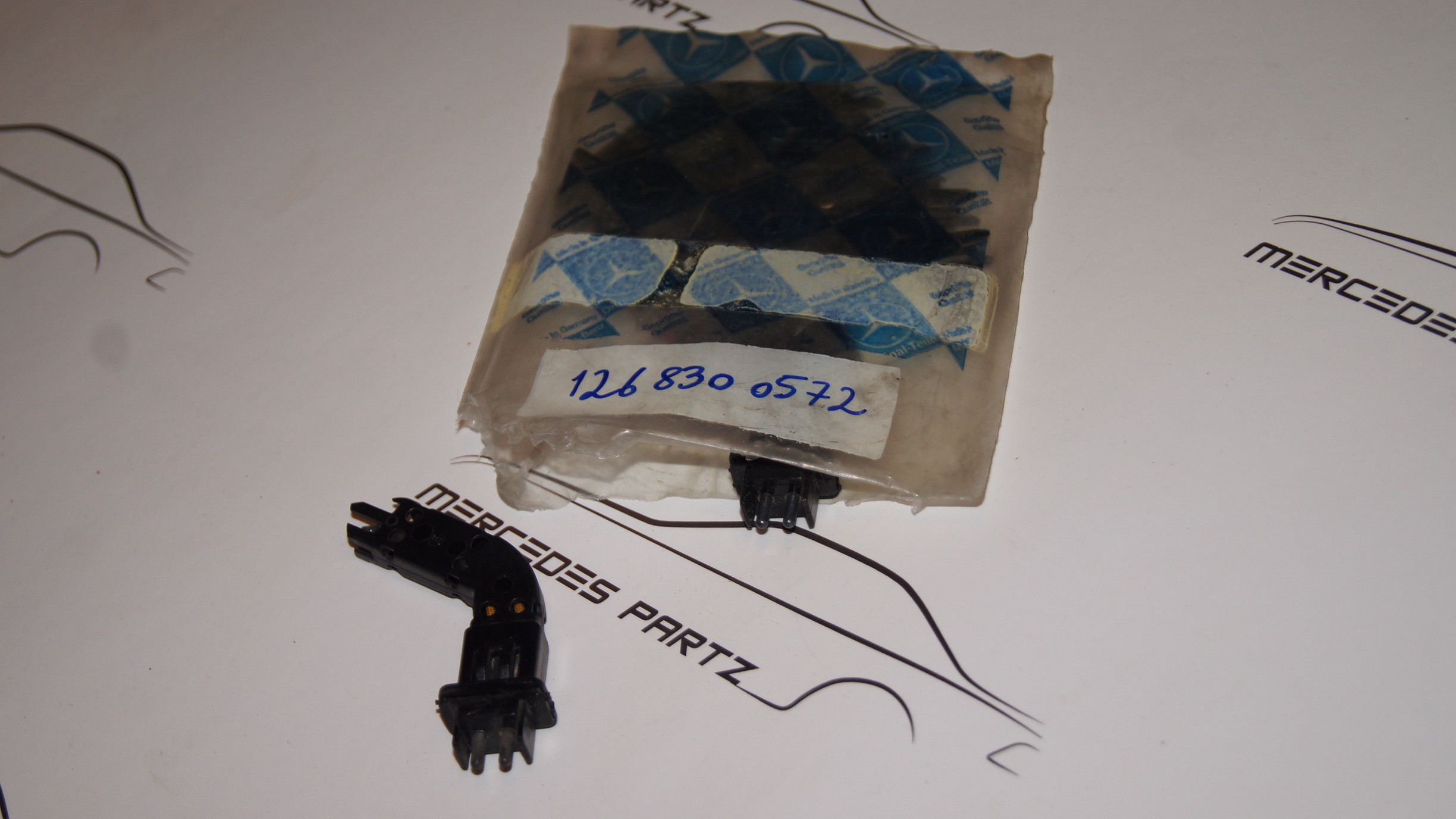 W126 heater case temperature sensor NEW NOS Genuine Mercedes Part W126 heater case temperature sensor NEW NOS Genuine Mercedes Part