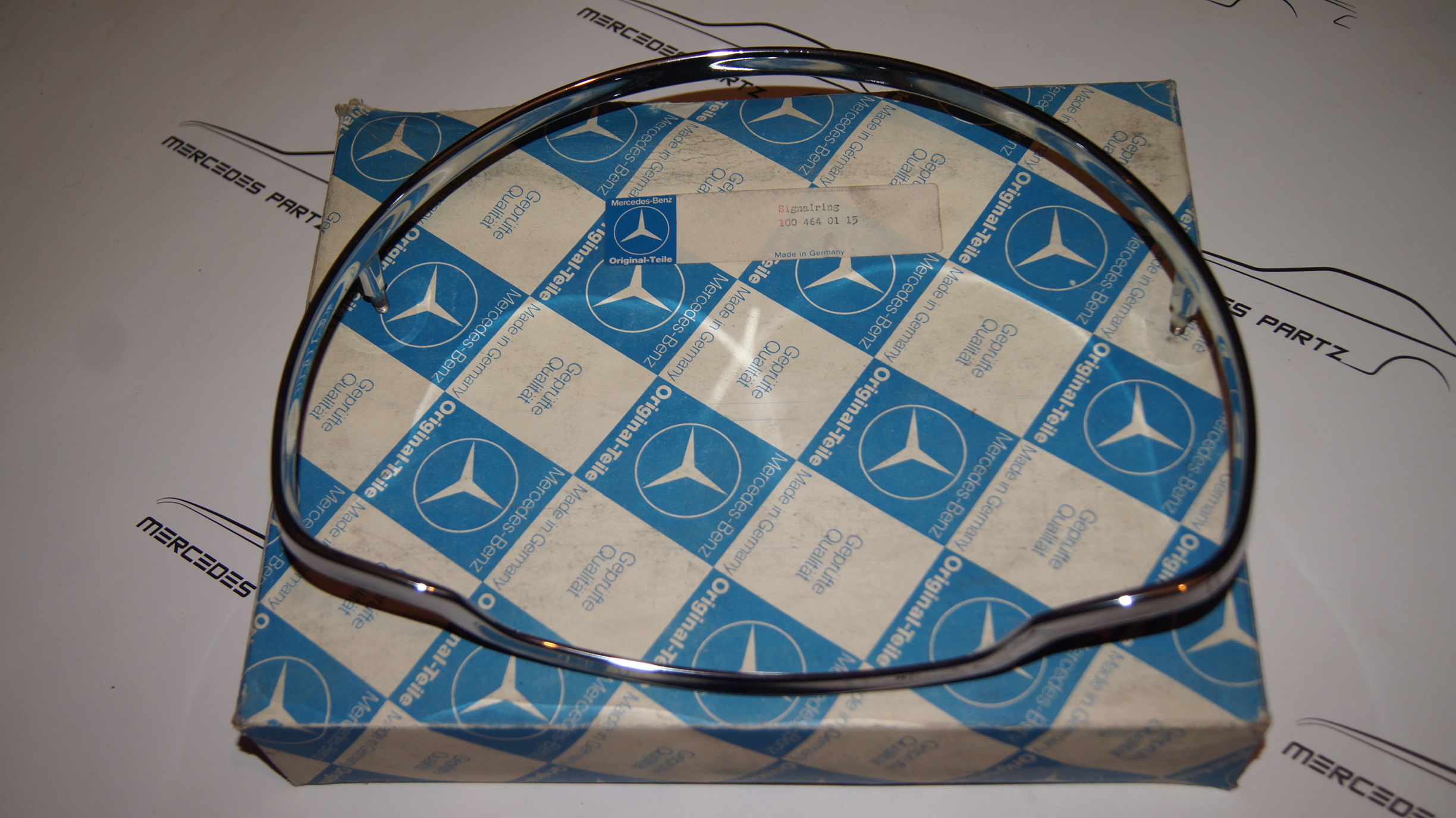 W100 W110 W111 W112 W113 Steering horn signal ring NEW NOS Genuine Mercedes Part