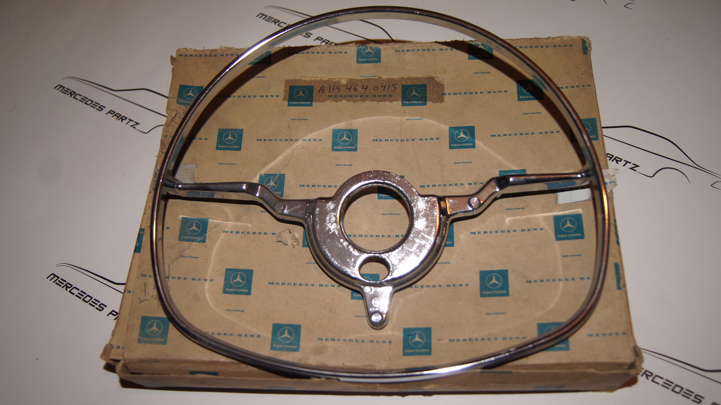 W100 W108 W109 W110 W111 W113 W114 W115 steering horn signal ring NEW NOS Genuine Mercedes Part