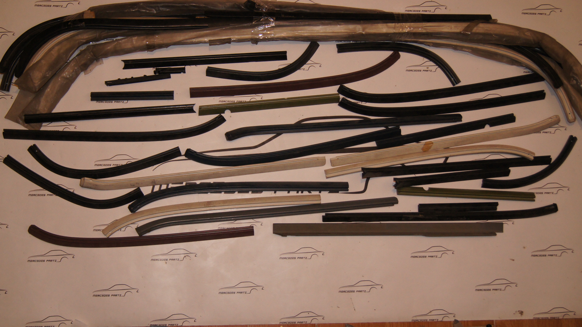 **WHOLE SALE FREE SHIPPING** Mercedes-Benz Curtains and curtain hooks NOS FREE SHIPPING **WHOLE SALE FREE SHIPPING** Mercedes-Benz Curtains and curtain hooks NOS FREE SHIPPING