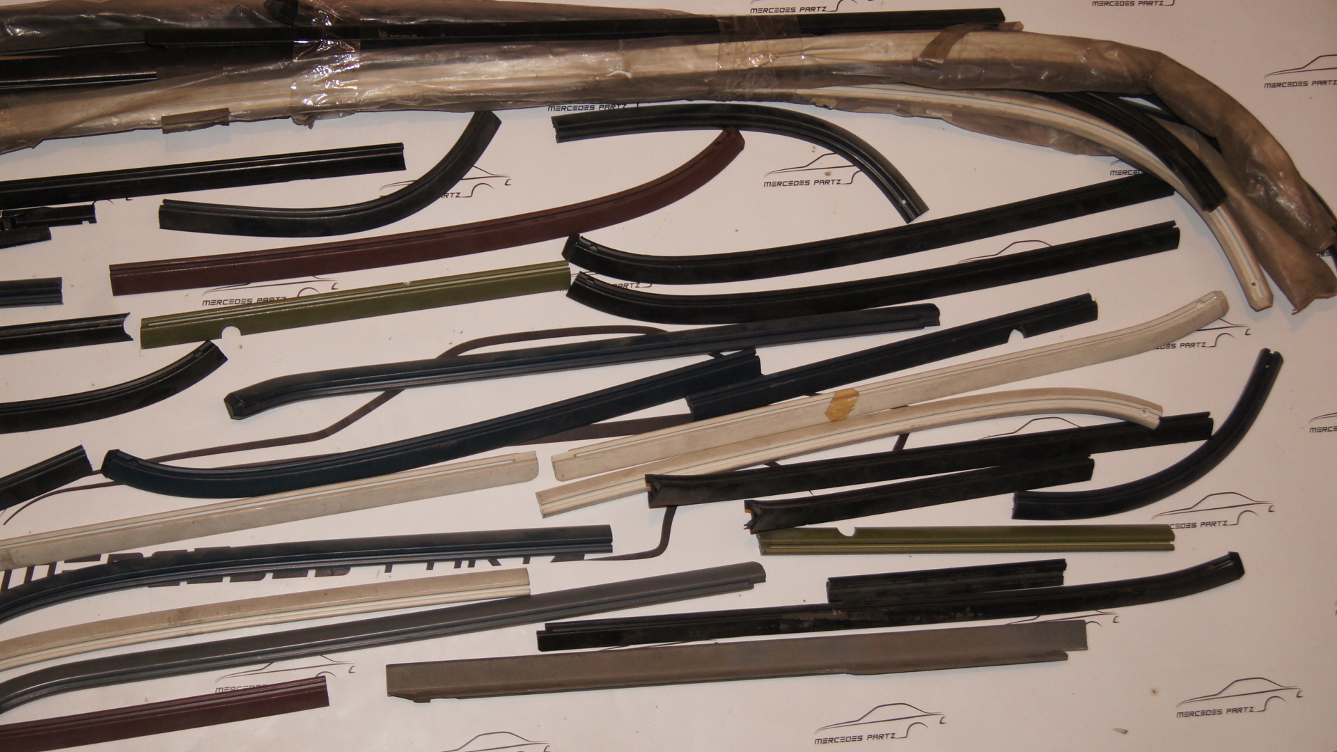 **WHOLE SALE FREE SHIPPING** Mercedes-Benz Curtains and curtain hooks NOS FREE SHIPPING **WHOLE SALE FREE SHIPPING** Mercedes-Benz Curtains and curtain hooks NOS FREE SHIPPING