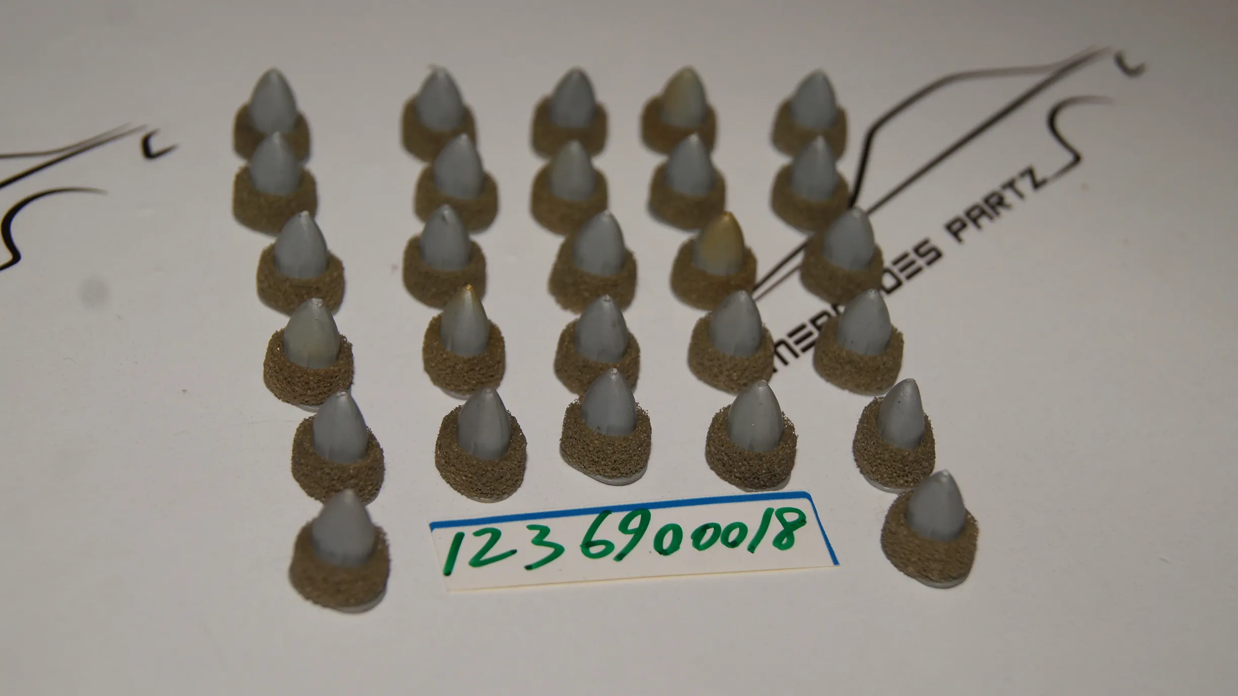 **whole sale 25pcs**Mercedes W207 W201 W124 W960 W123 W140 Dowel clip Genuine Mercedes Part **whole sale 25pcs**Mercedes W207 W201 W124 W960 W123 W140 Dowel clip Genuine Mercedes Part