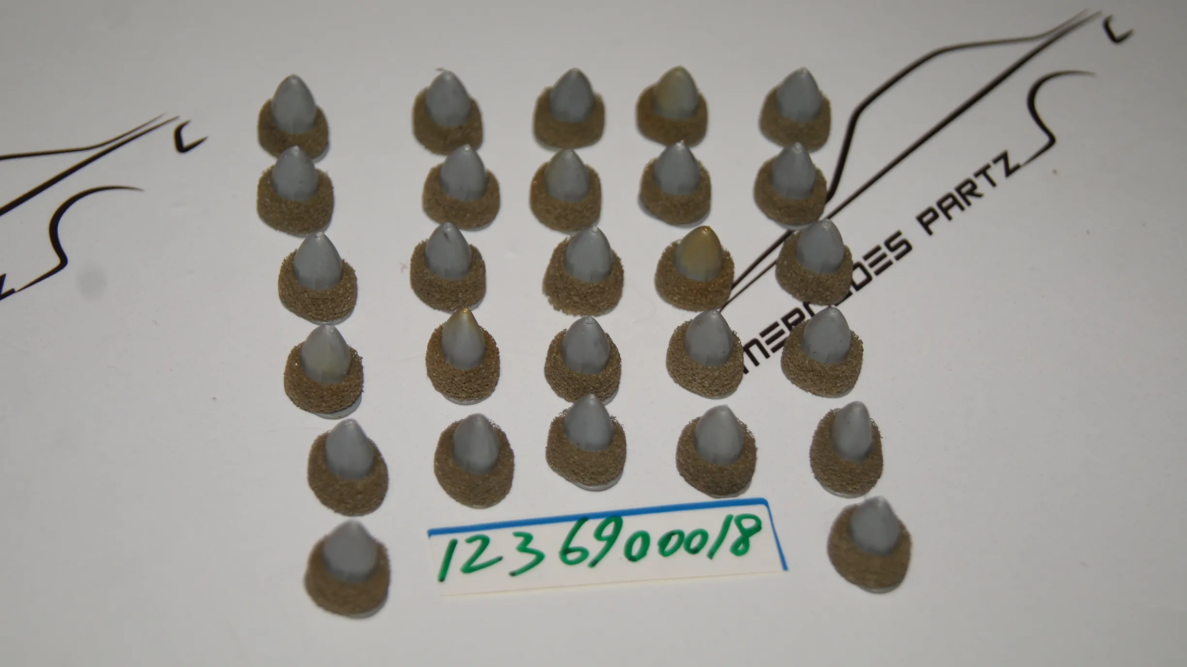 **whole sale 25pcs**Mercedes W207 W201 W124 W960 W123 W140 Dowel clip Genuine Mercedes Part **whole sale 25pcs**Mercedes W207 W201 W124 W960 W123 W140 Dowel clip Genuine Mercedes Part