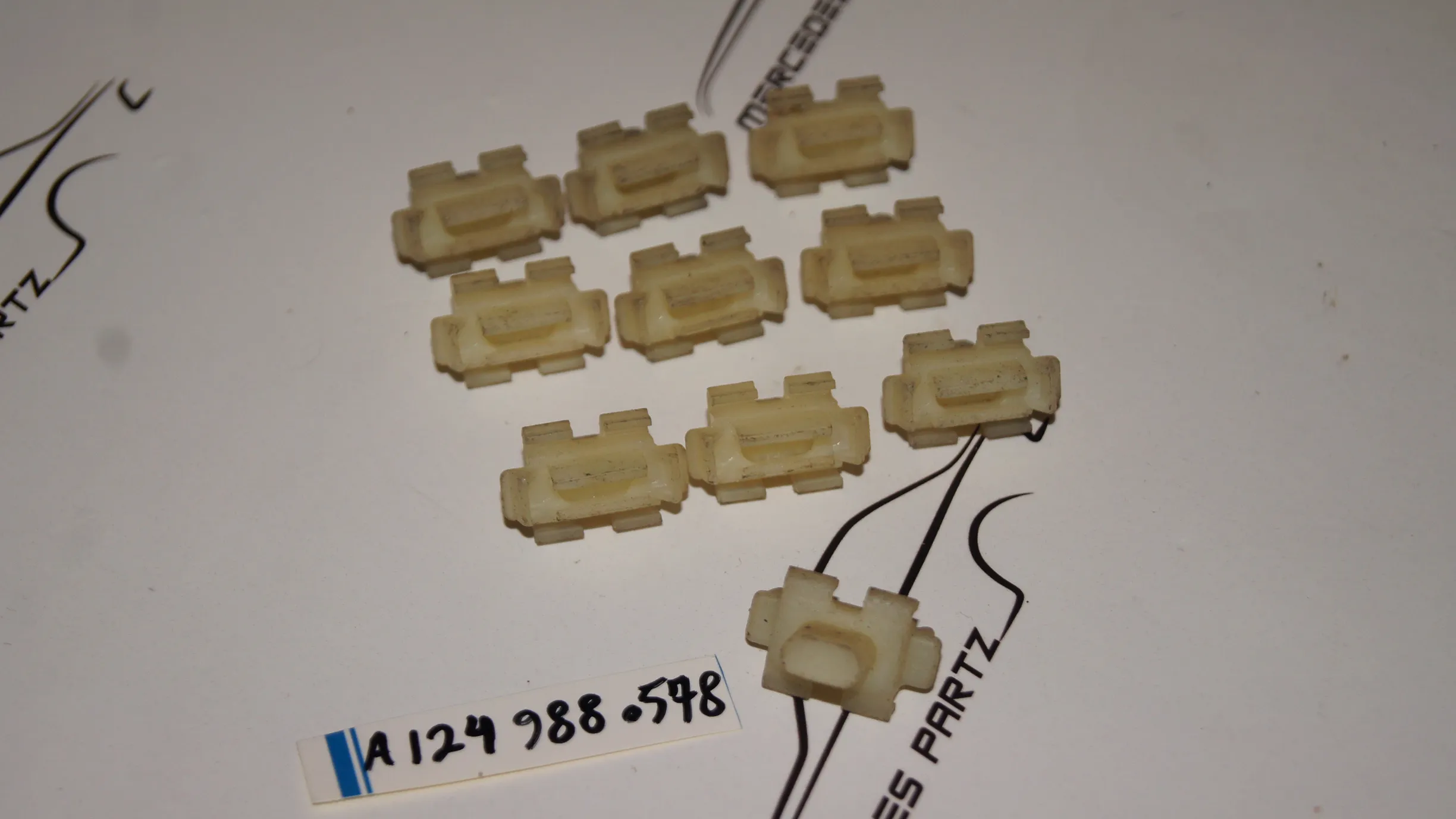 10X Mercedes W124 Clip Genuine Mercedes Part 10X Mercedes W124 Clip Genuine Mercedes Part