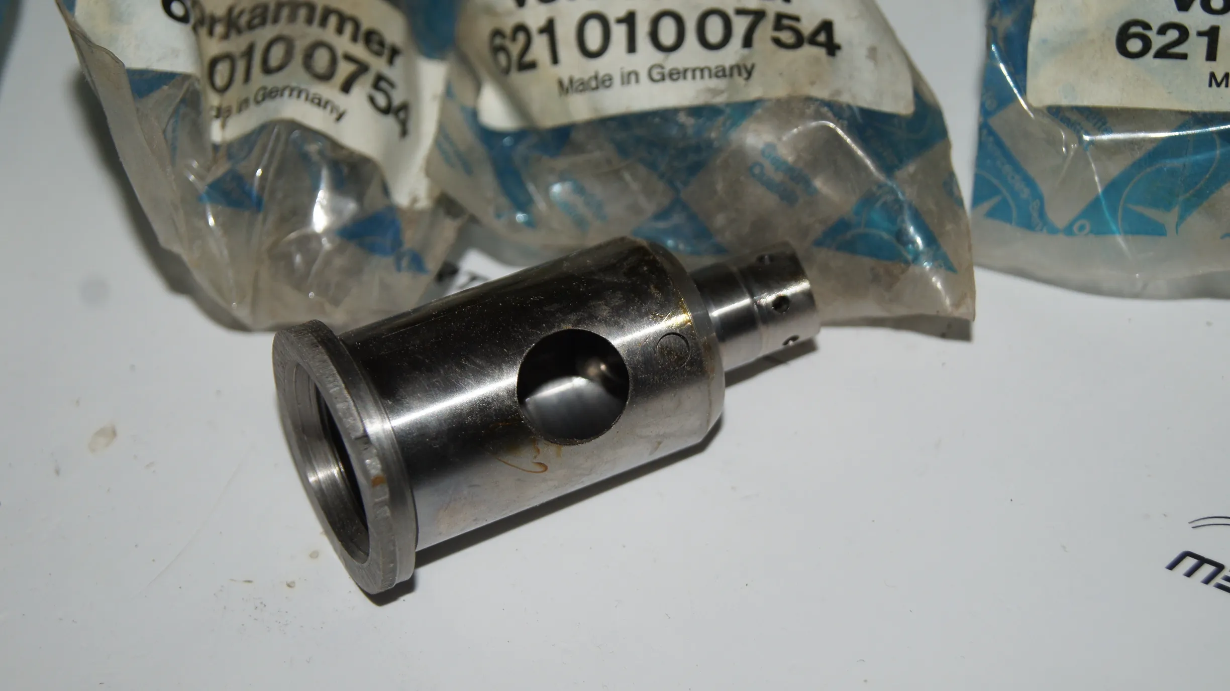 6210100754 OM621 W110 190D prechamber burner set of 4 NOS(New Old Stock) 6210100754 OM621 W110 190D prechamber burner set of 4 NOS(New Old Stock)