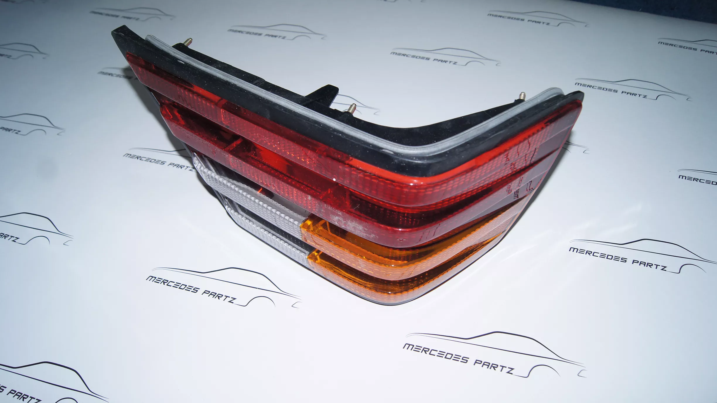 W124 taillight lens left HELLA Hella W124 taillight lens left HELLA Hella