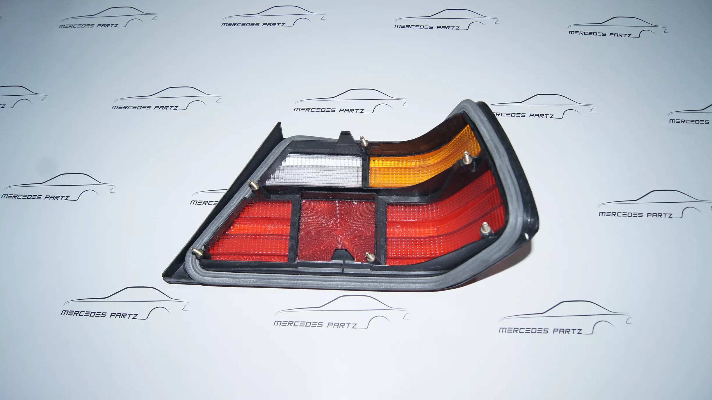 A1248200766 | W124 taillight lens left HELLA - mercedespartz
