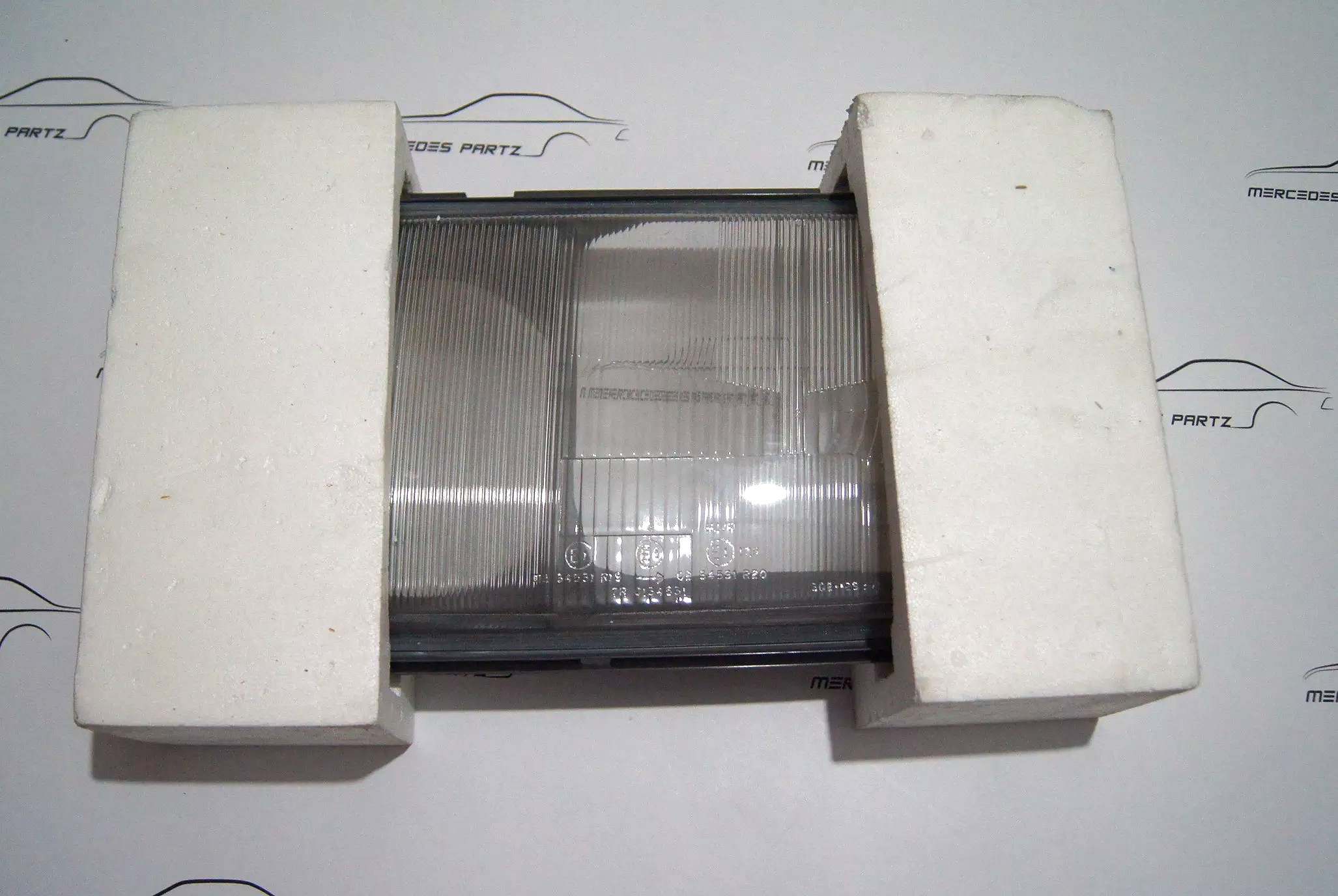 W124 Gen1 85-93 left headlight lens Hella NEW NOS Hella W124 Gen1 85-93 left headlight lens Hella NEW NOS Hella