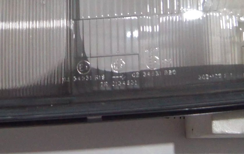 W124 Gen1 85-93 left headlight lens Hella NEW NOS Hella W124 Gen1 85-93 left headlight lens Hella NEW NOS Hella